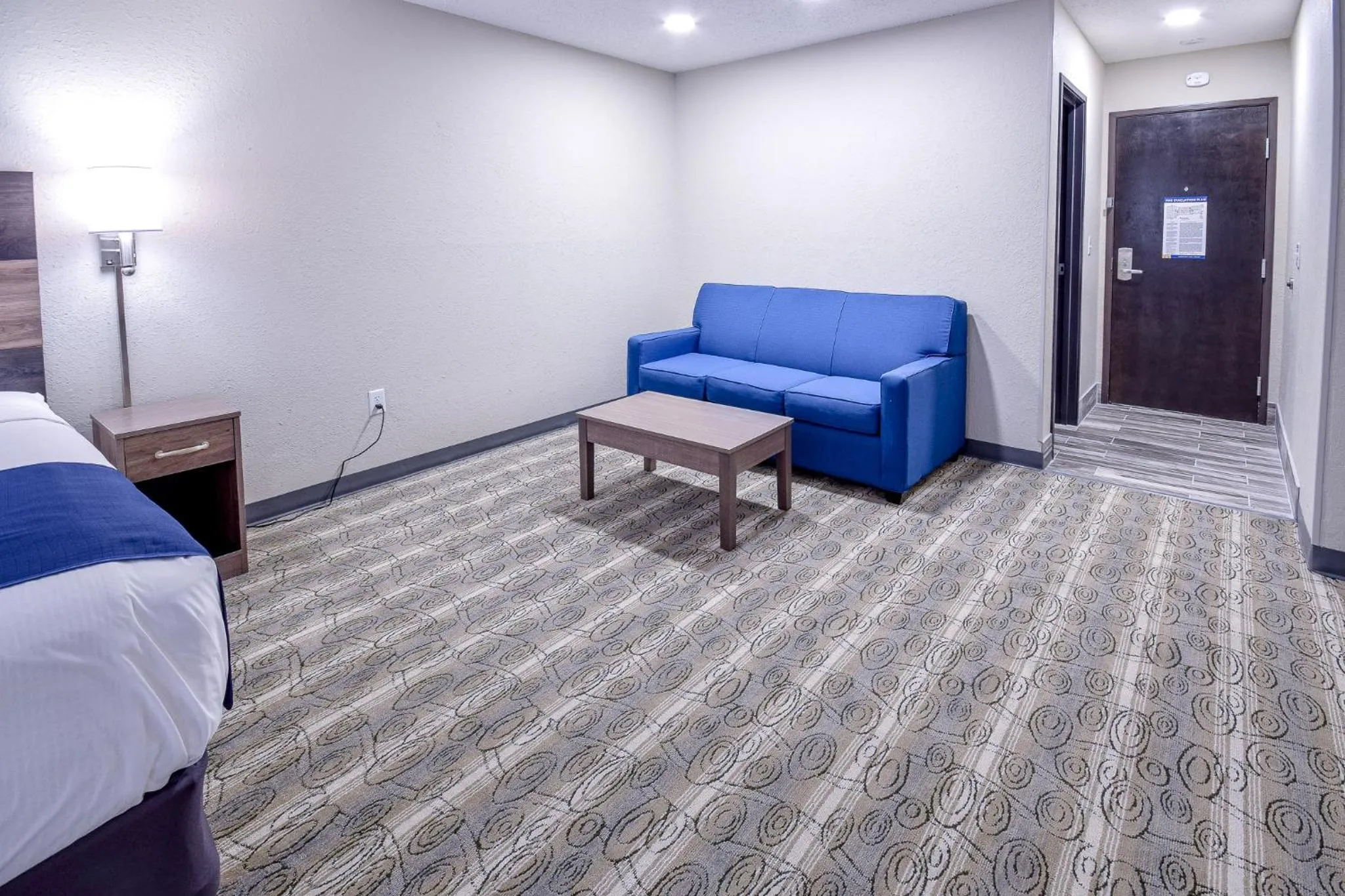 Seating area, Bed in Days Inn & Suites by Wyndham Wisconsin Dells