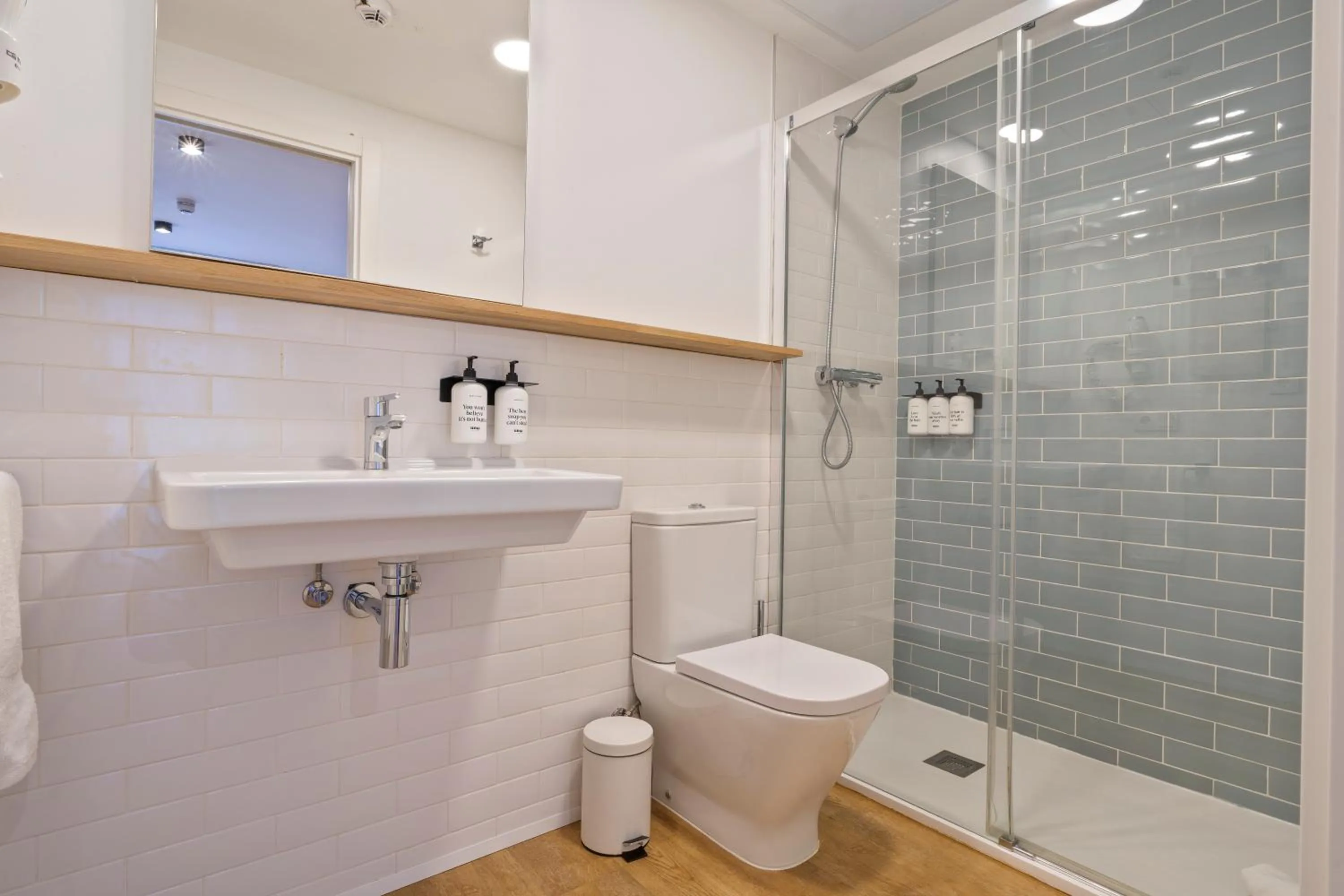 Shower in Colectia Hotel Ondarreta