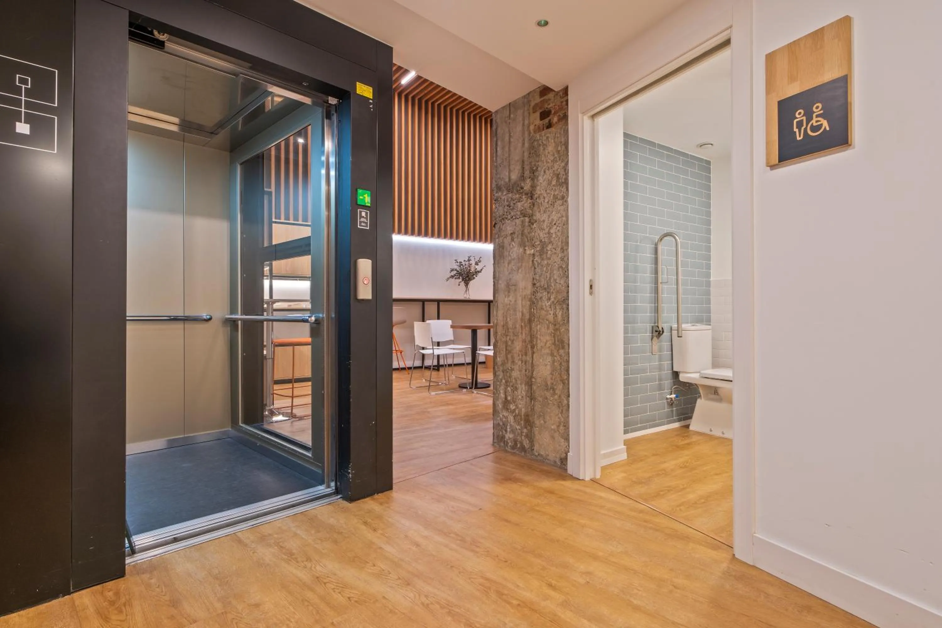 Toilet in Colectia Hotel Ondarreta