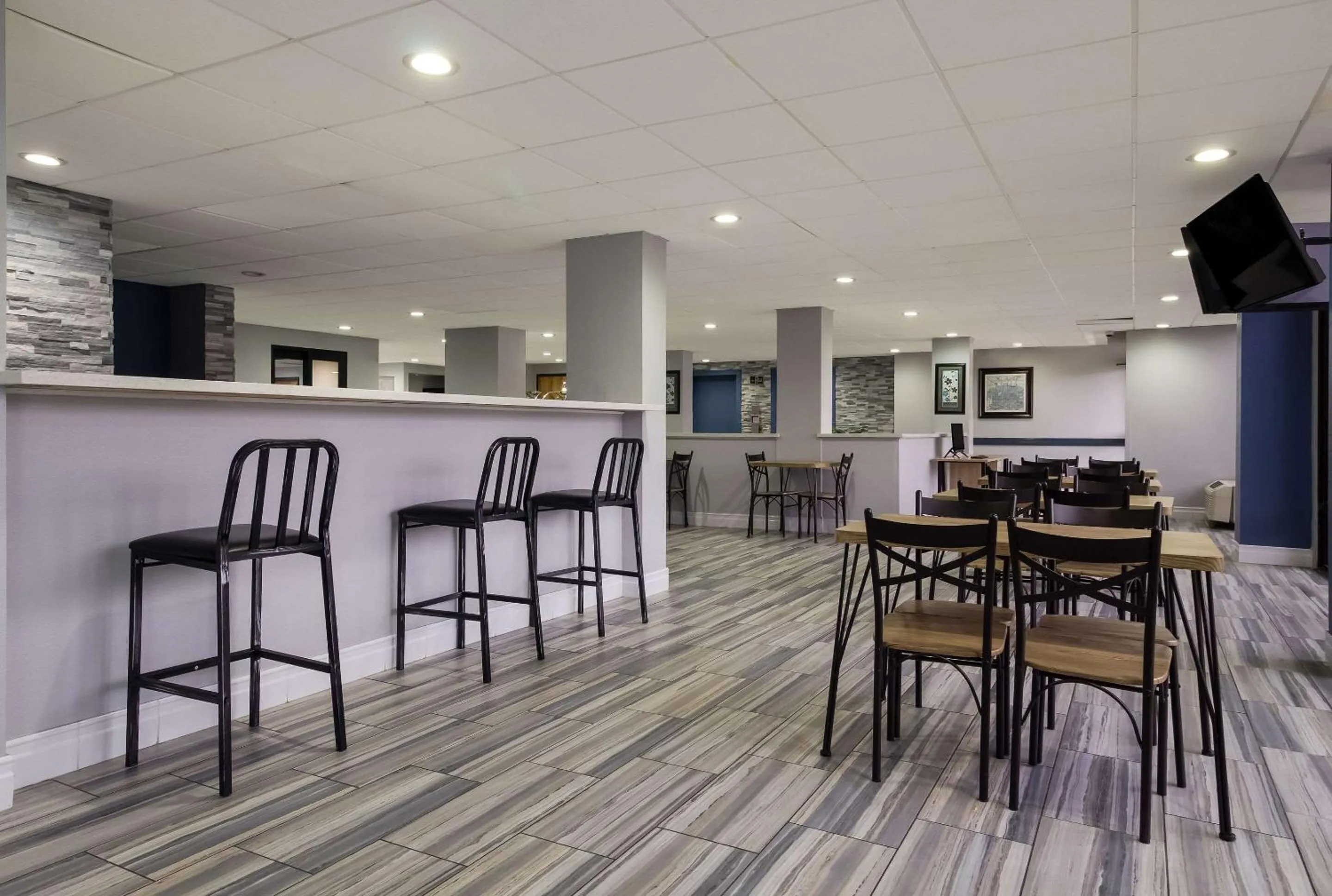 Breakfast in Quality Inn Houston East I-10