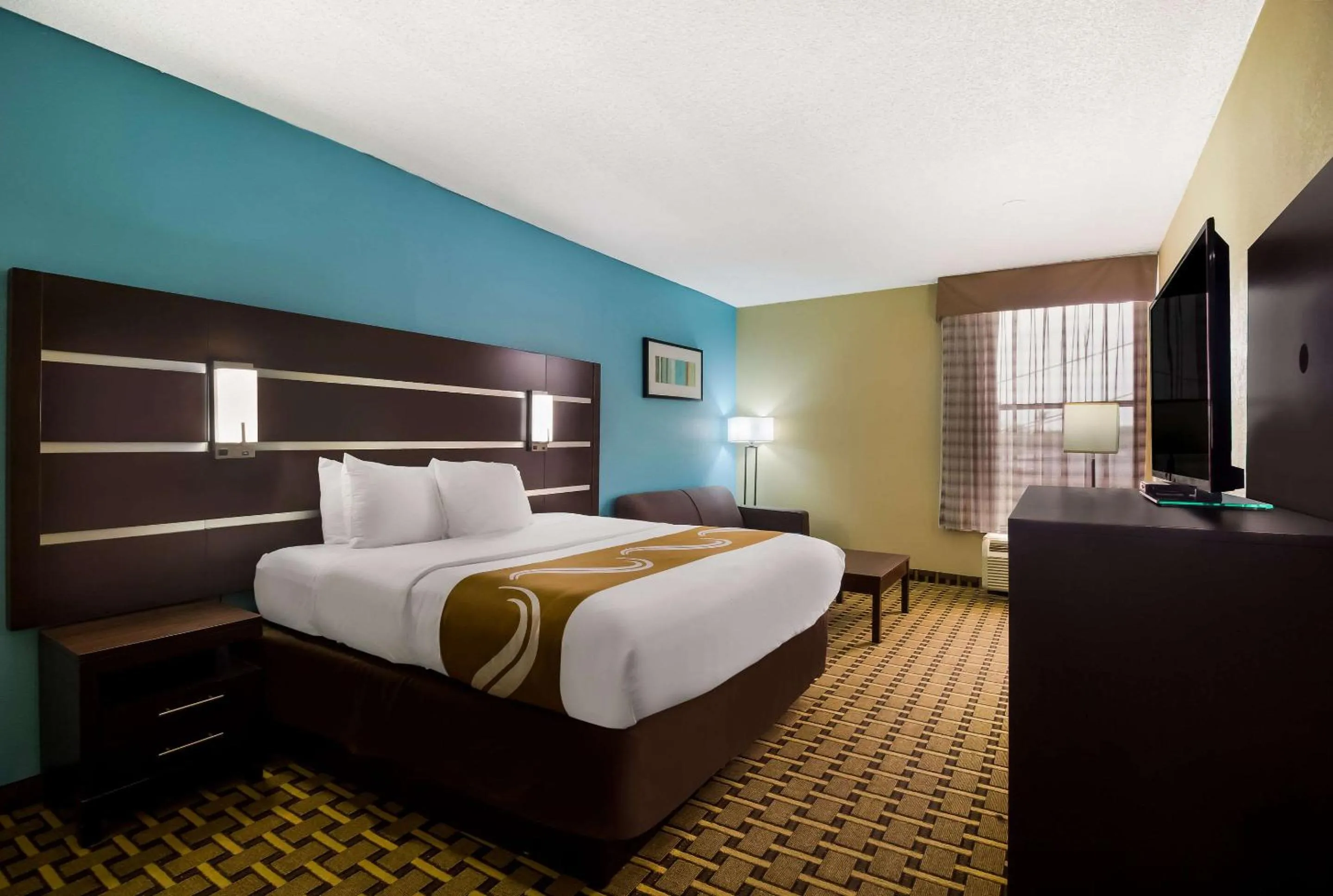 Bedroom, Bed in Quality Inn Houston East I-10