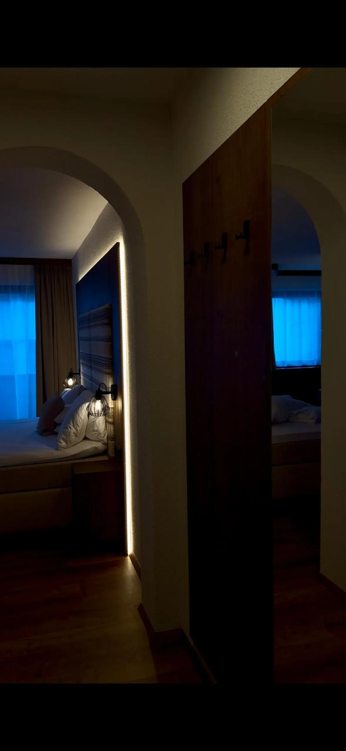 Photo of the whole room, Bed in Hotel Central