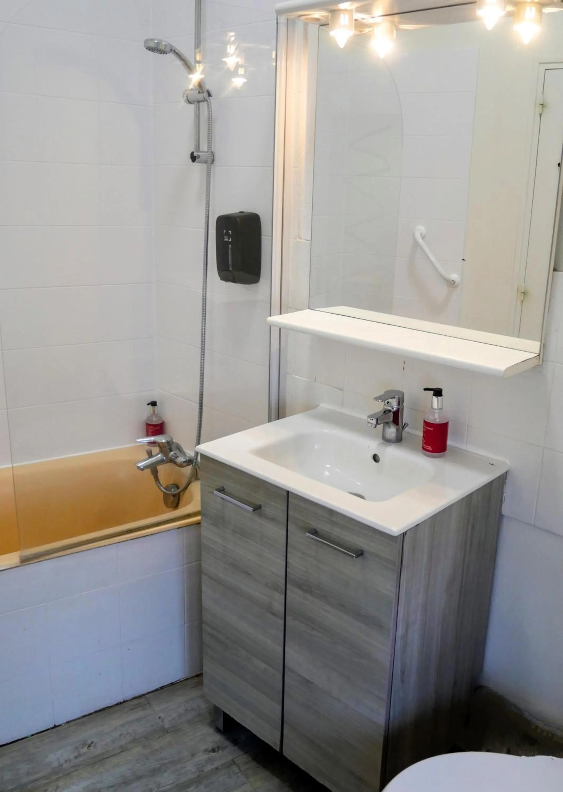 Bathroom in Hotel Iena