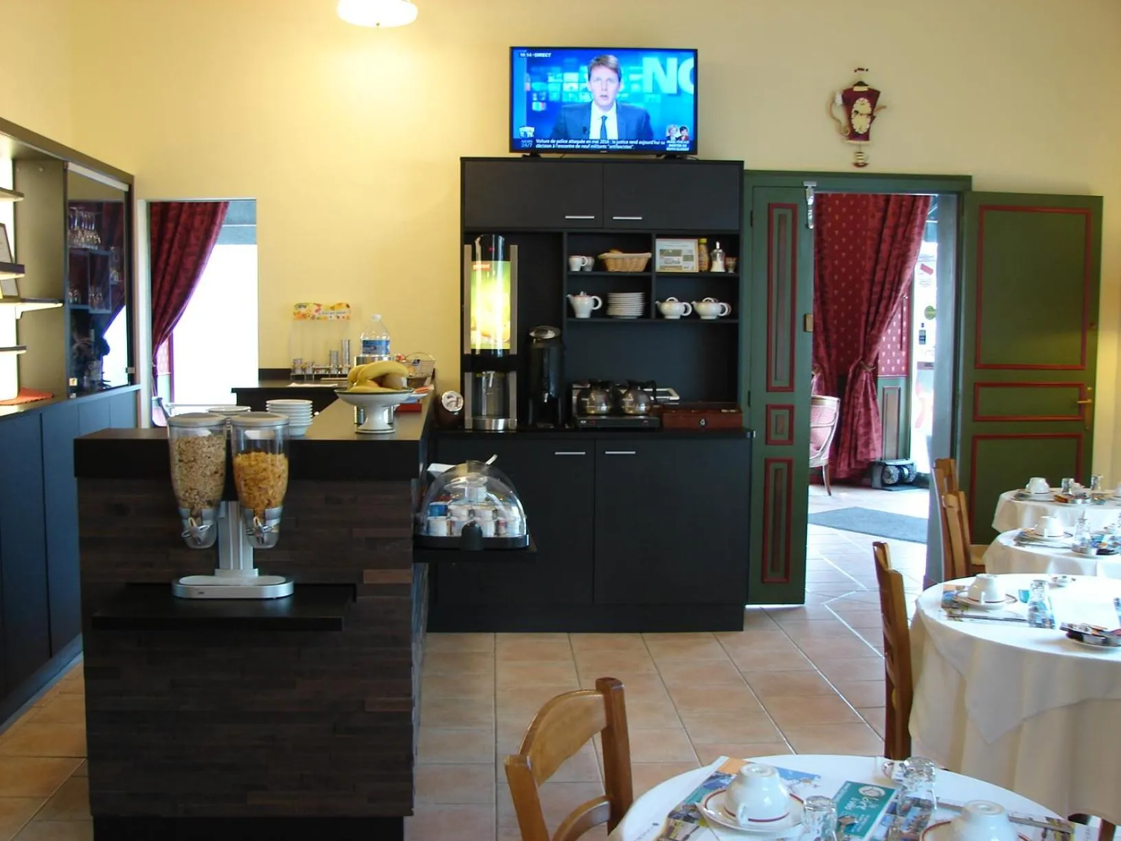 Buffet breakfast in Hotel Iena