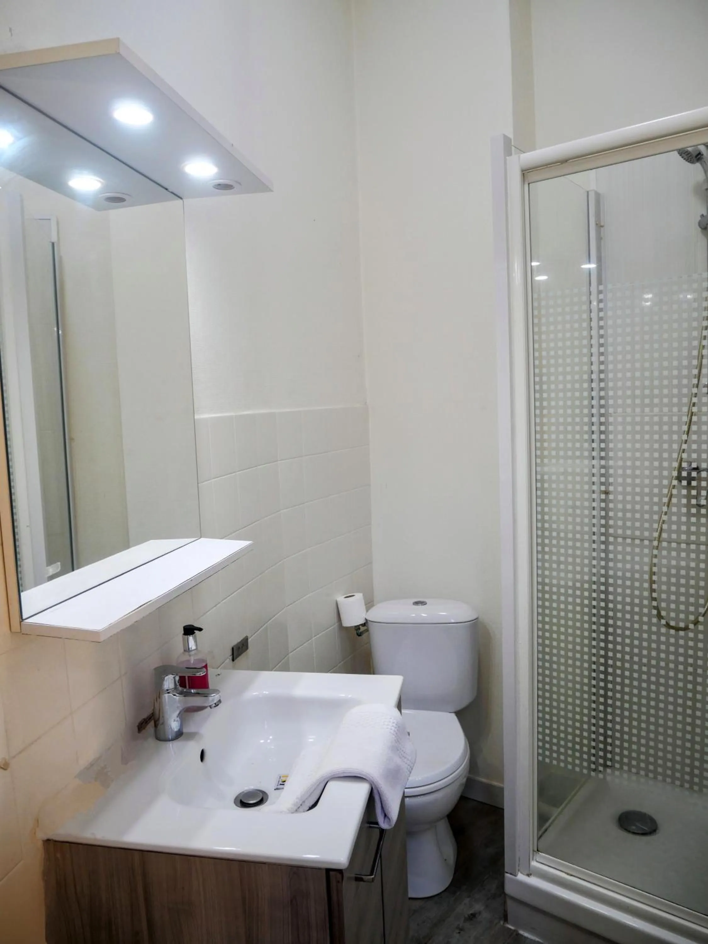 Bathroom in Hotel Iena