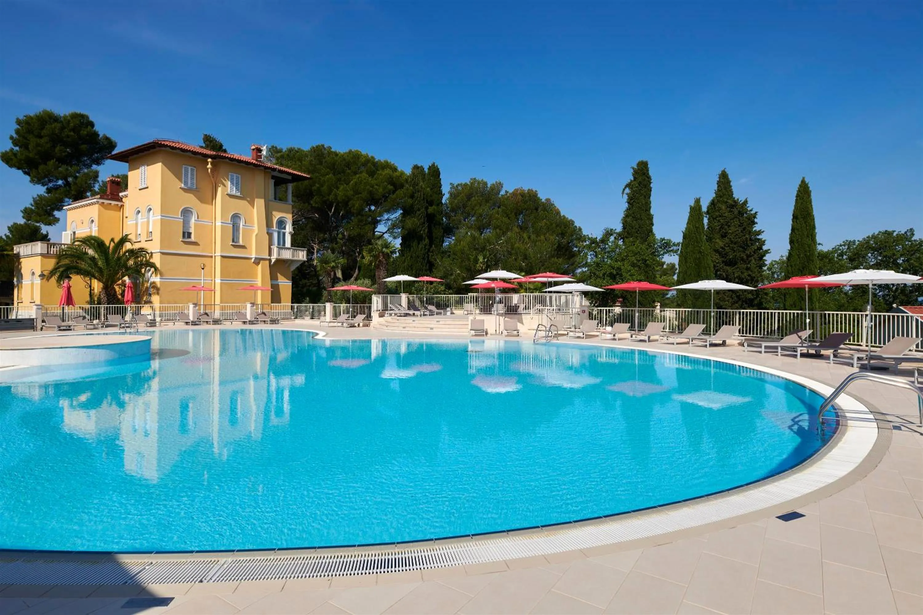 Swimming pool in Apartments Bellevue Plava Laguna