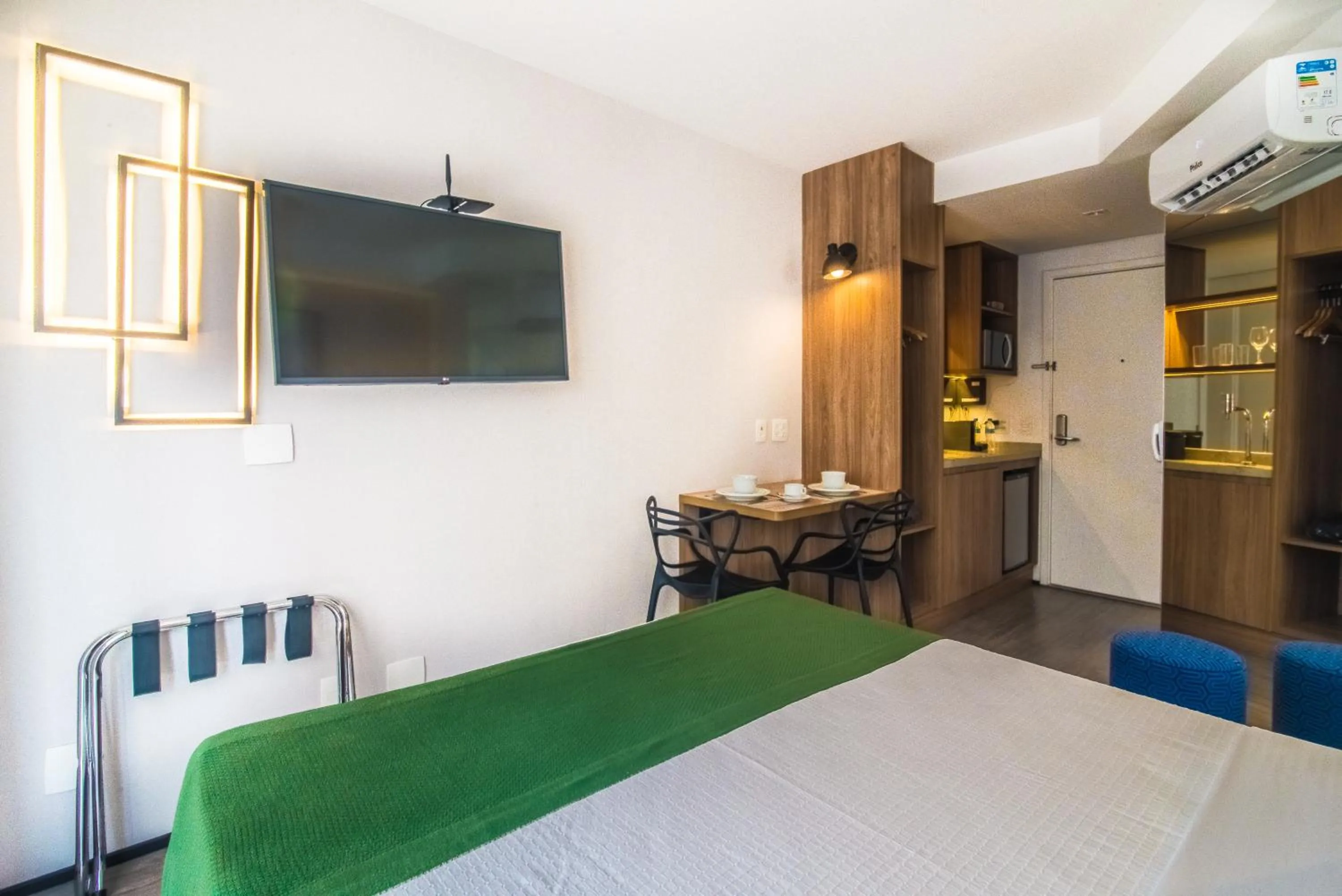 Photo of the whole room, Bed in 360 São Luis