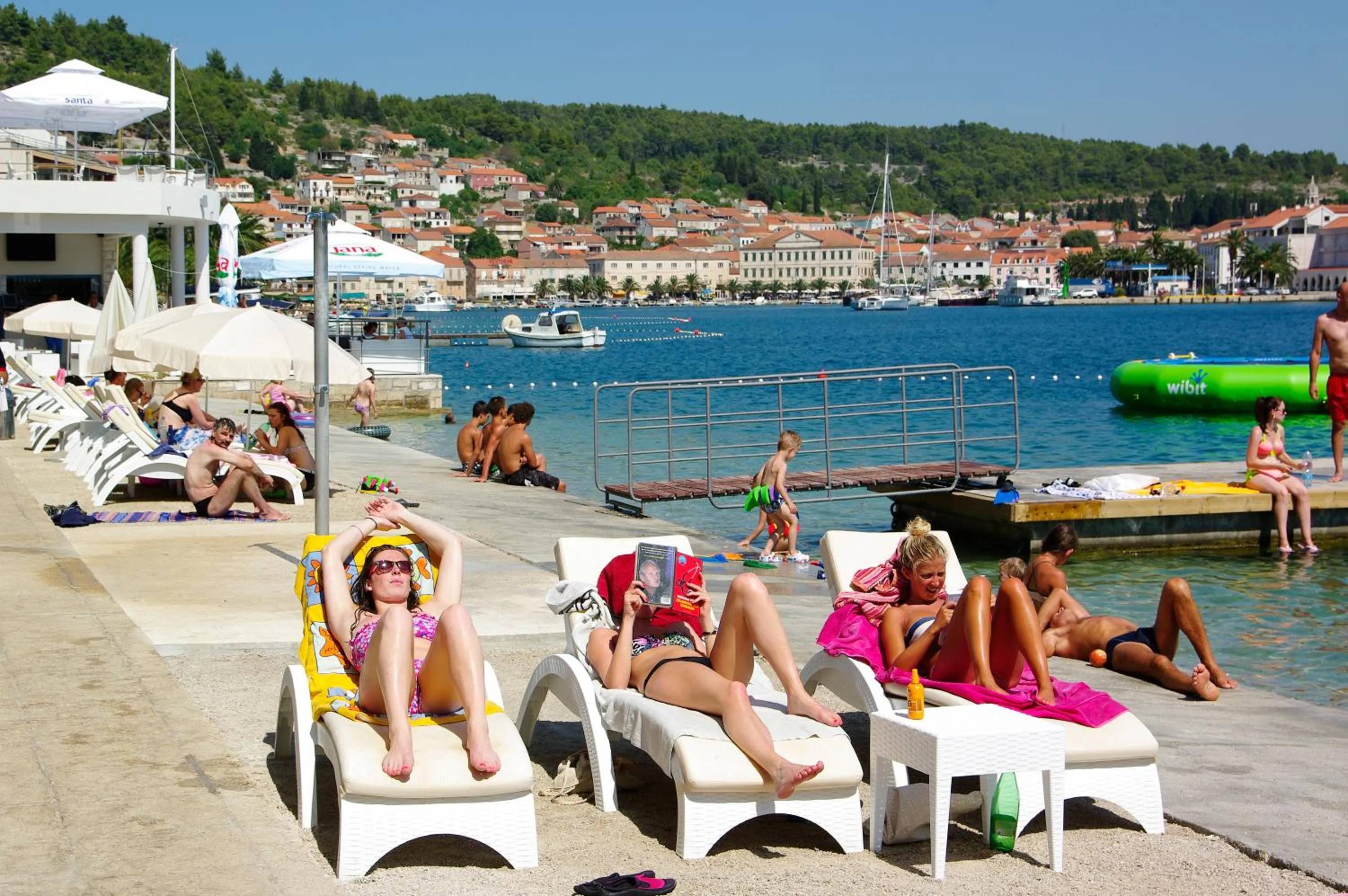 Beach in Apartments Vala