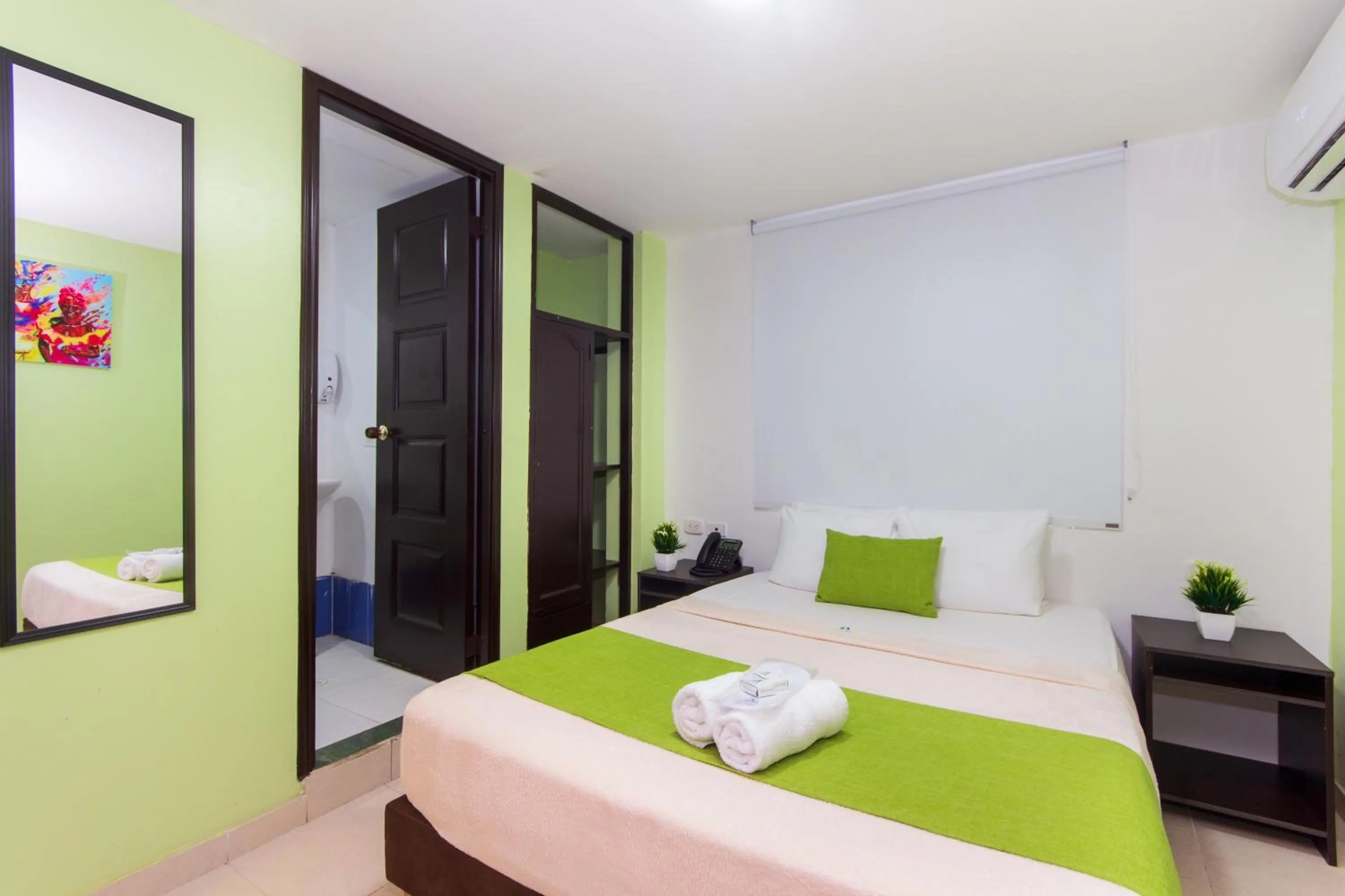 Bed in Hotel Avexi Suites By GEH Suites