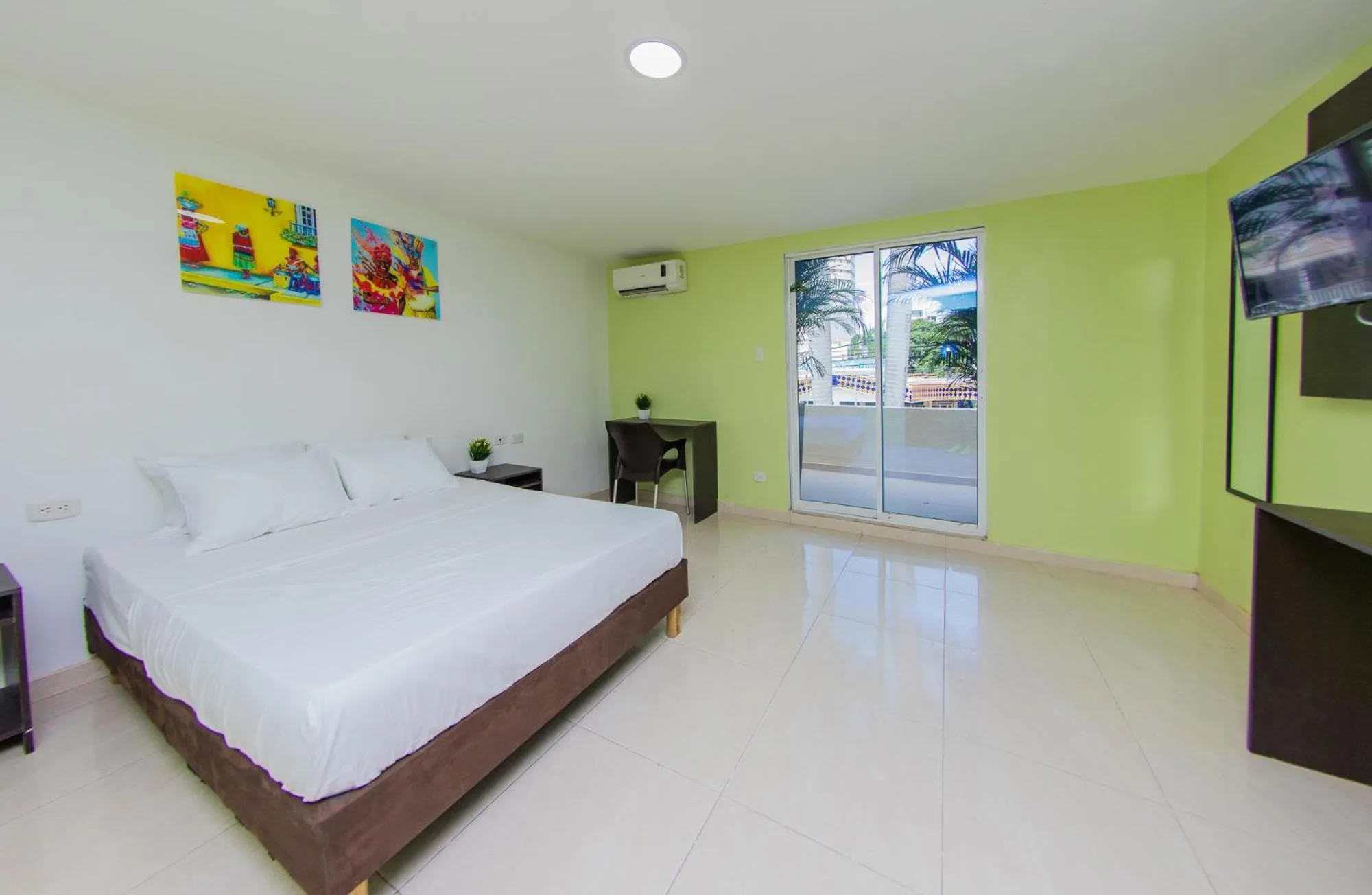 Photo of the whole room, Bed in Hotel Avexi Suites By GEH Suites