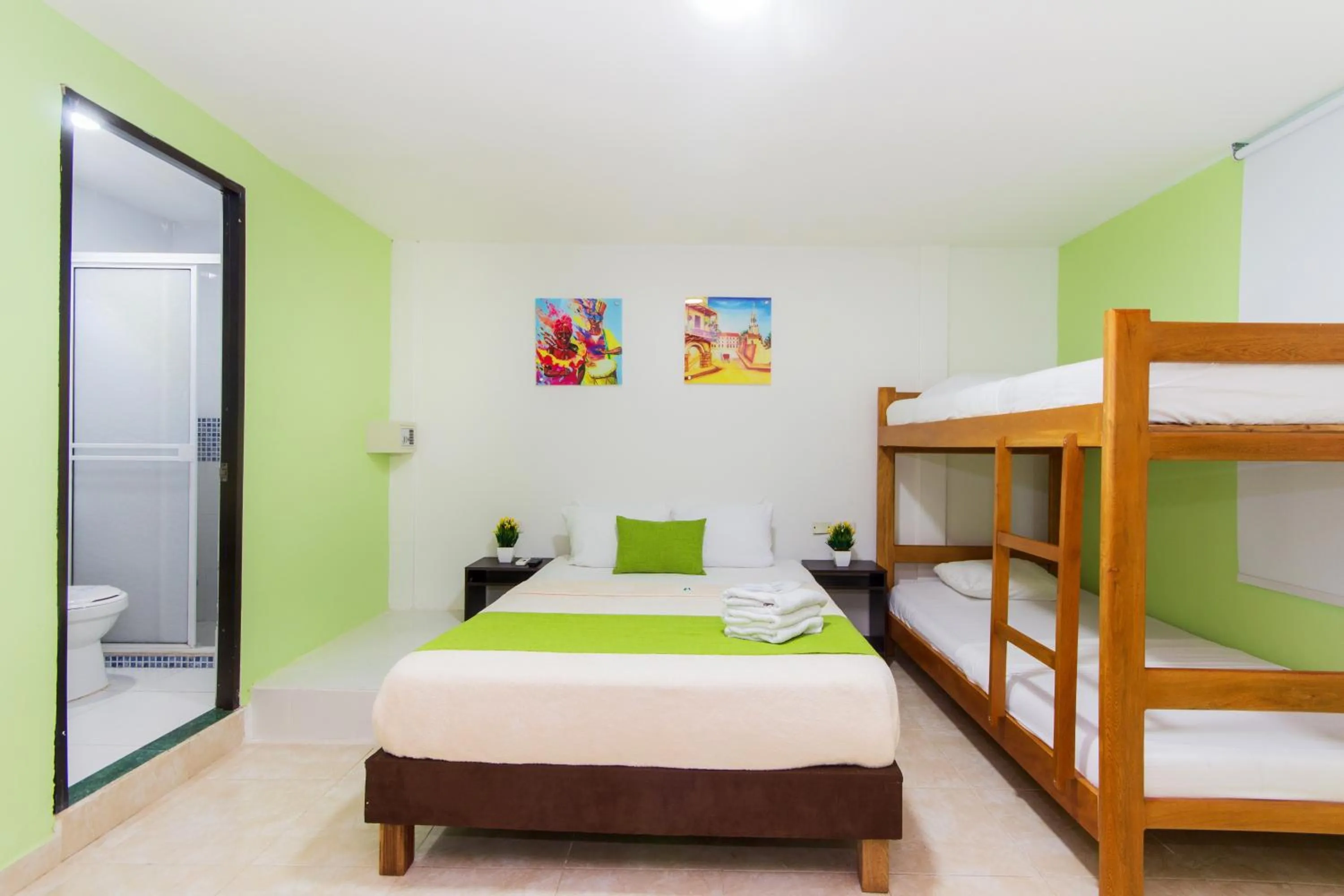 bunk bed, Bed in Hotel Avexi Suites By GEH Suites