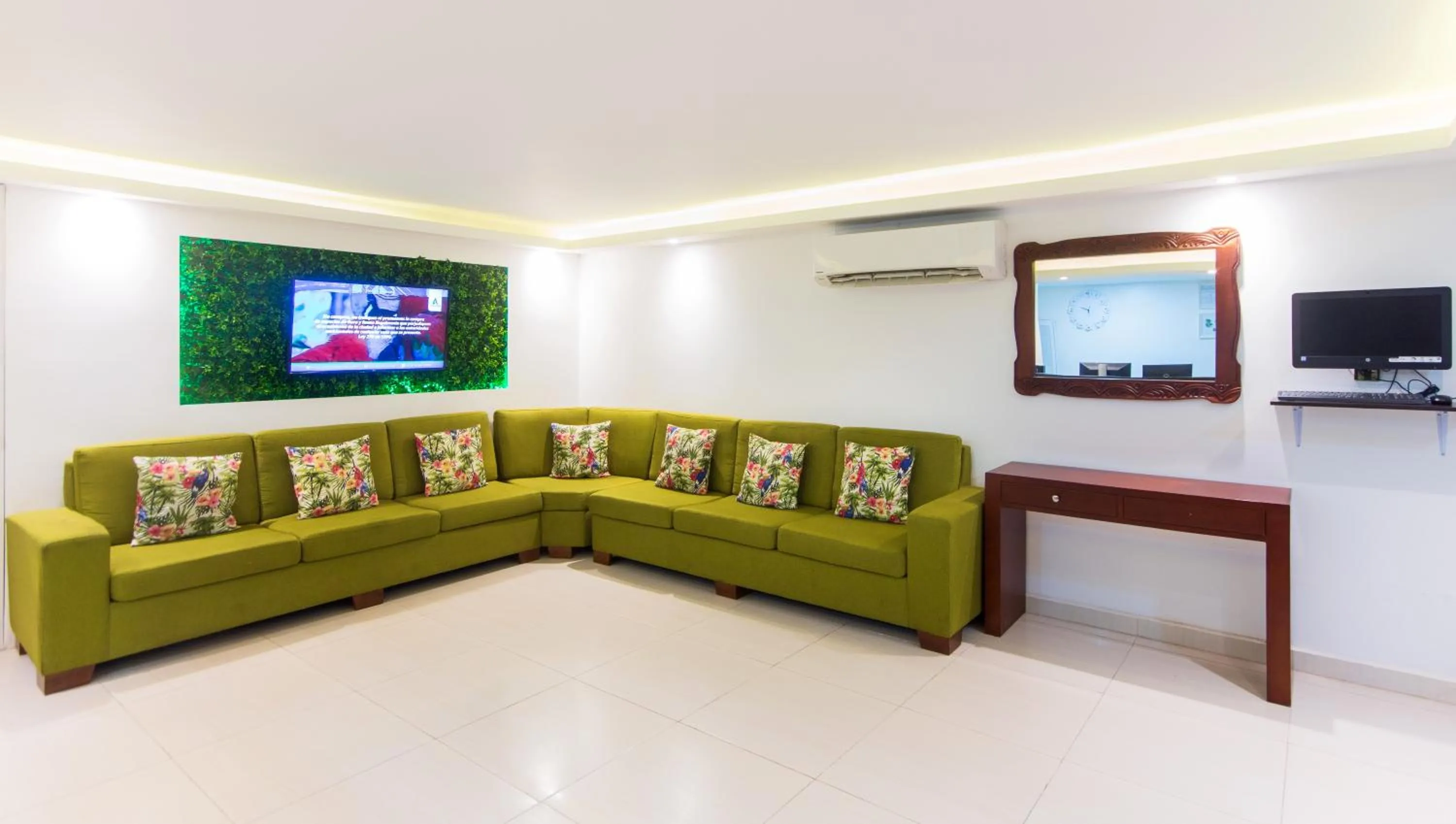 Seating area in Hotel Avexi Suites By GEH Suites