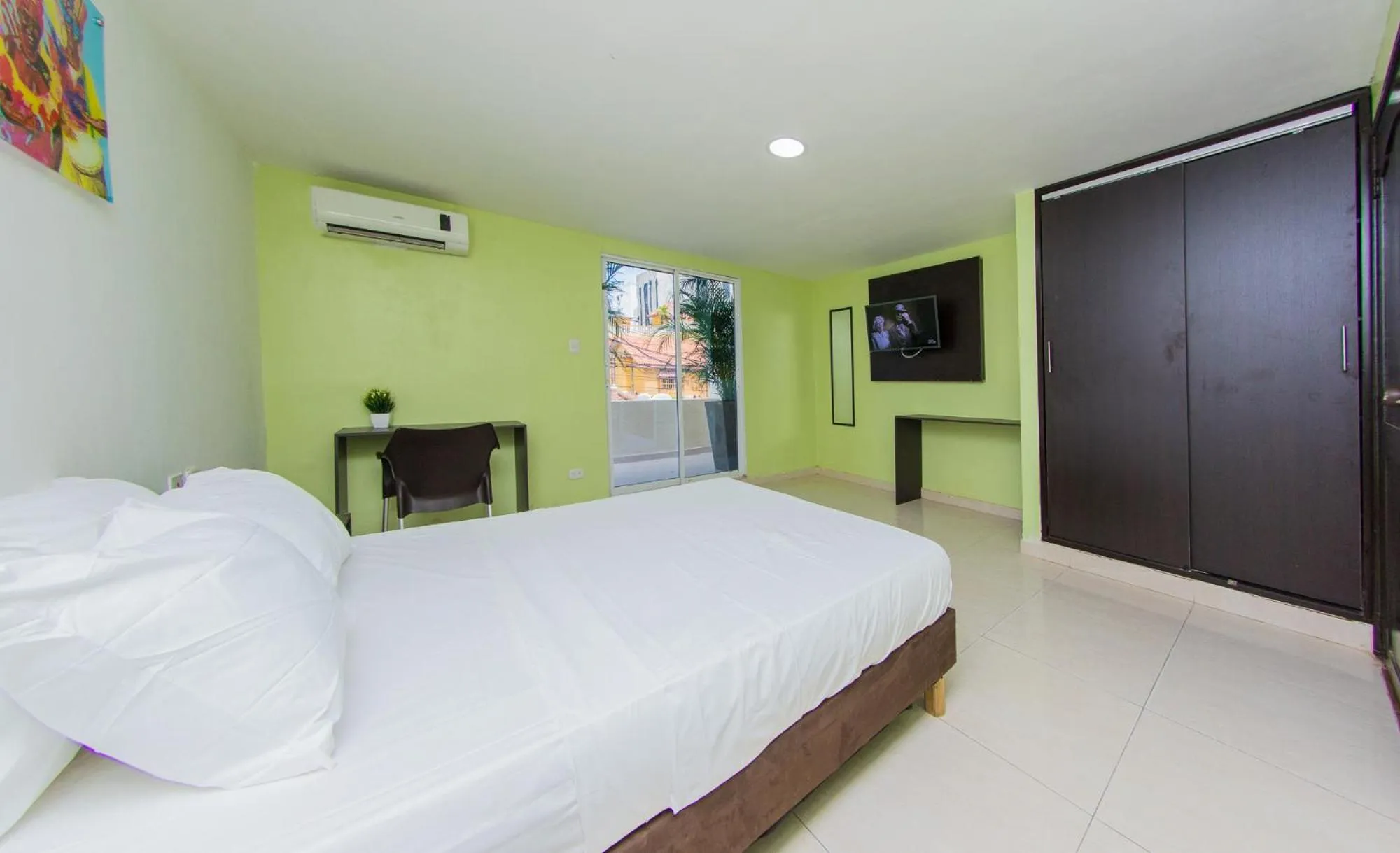 Bed in Hotel Avexi Suites By GEH Suites