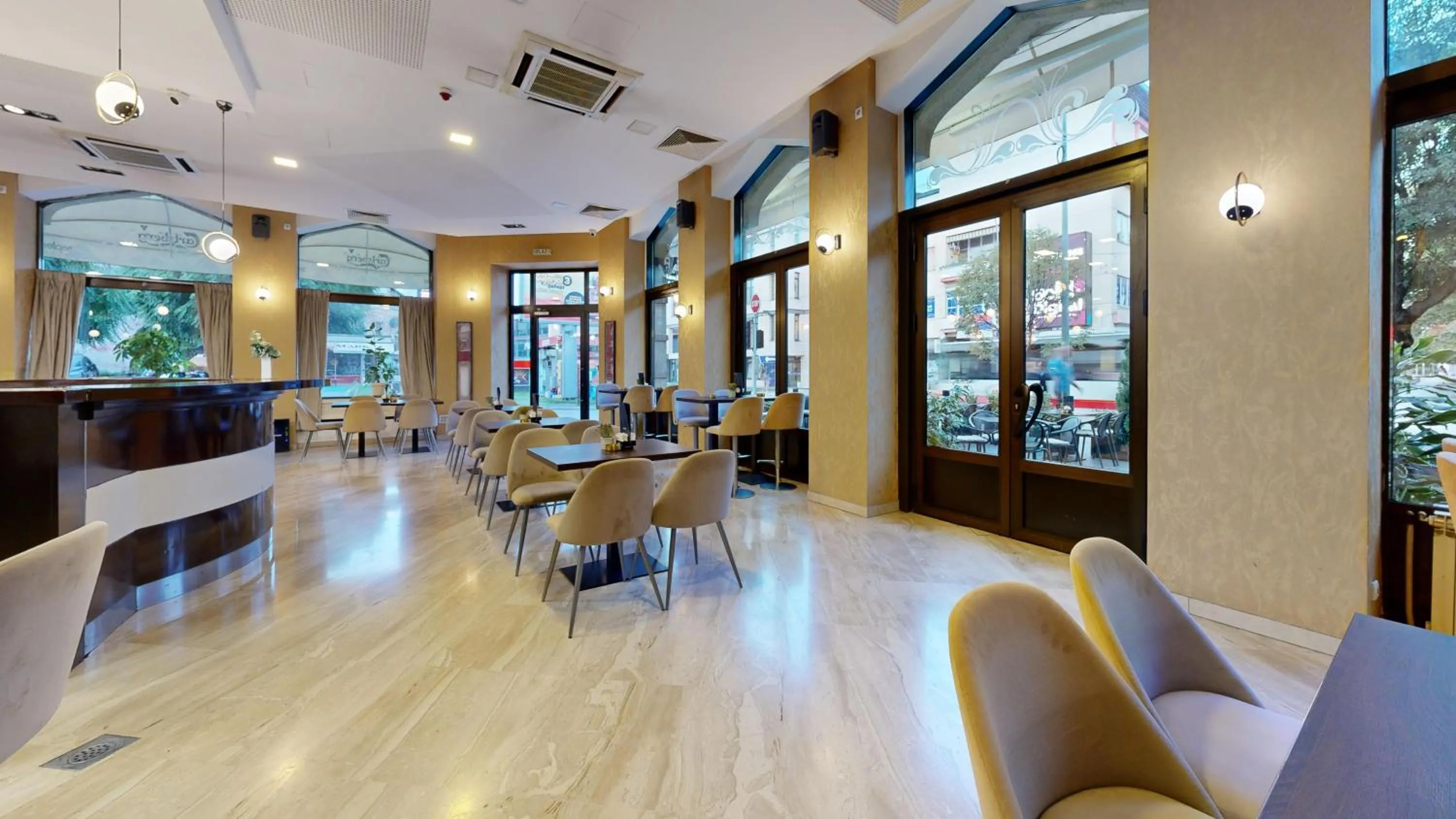 Restaurant/places to eat in Hotel Zepter Palace