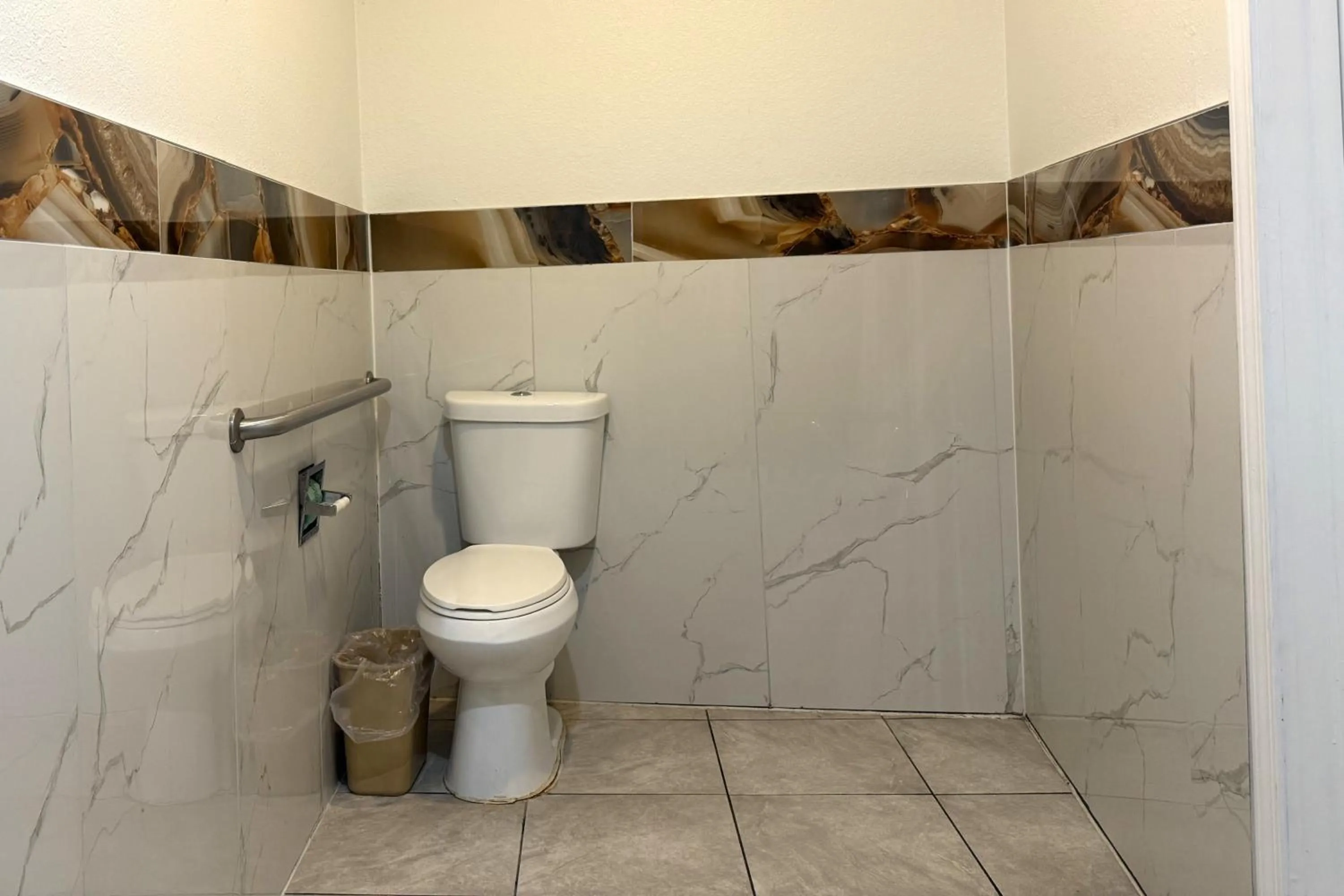 Hotel O Regency Suites Houston - IAH Beltway 8