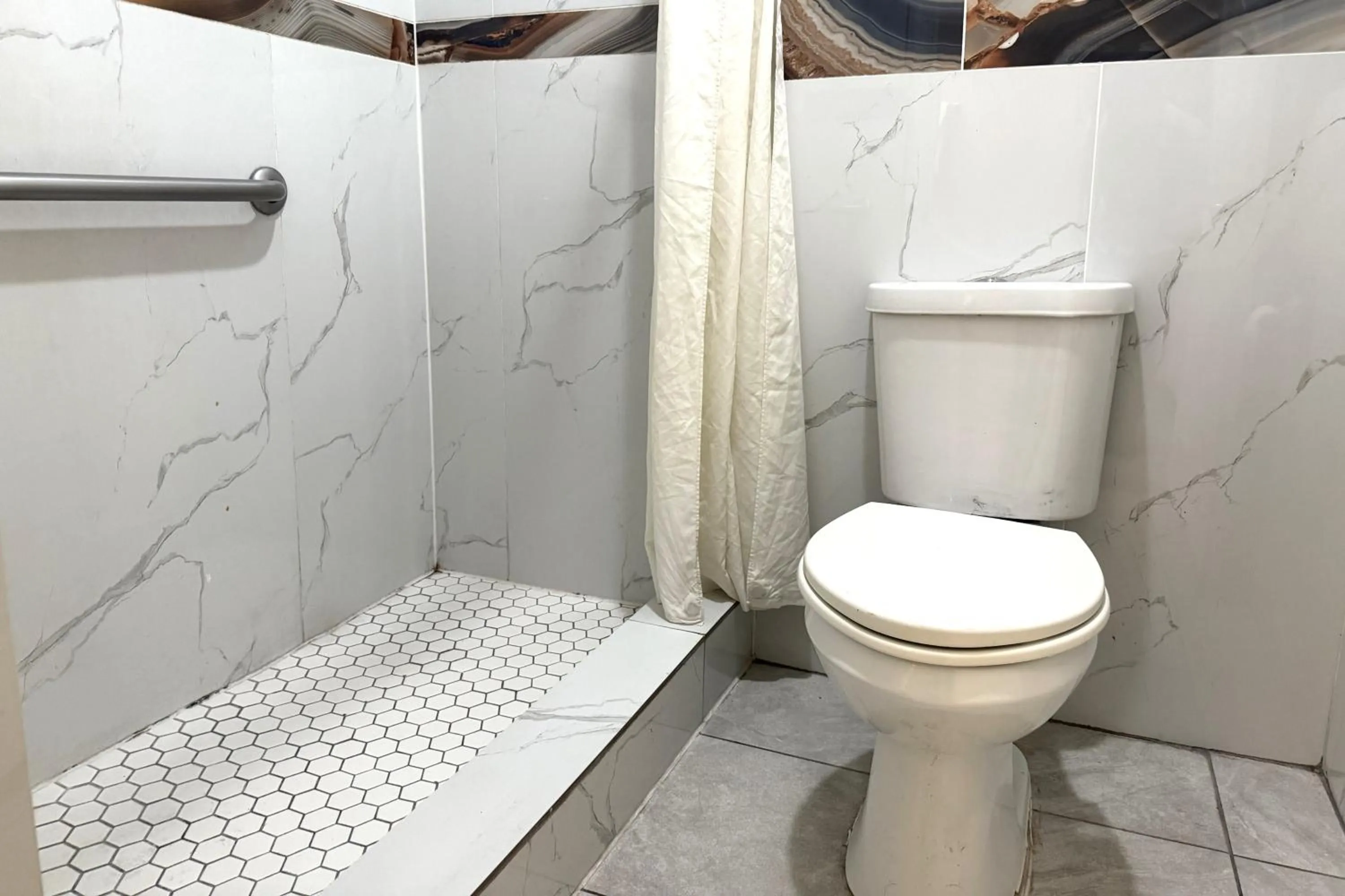 Bathroom in Hotel O Regency Suites Houston - IAH Beltway 8