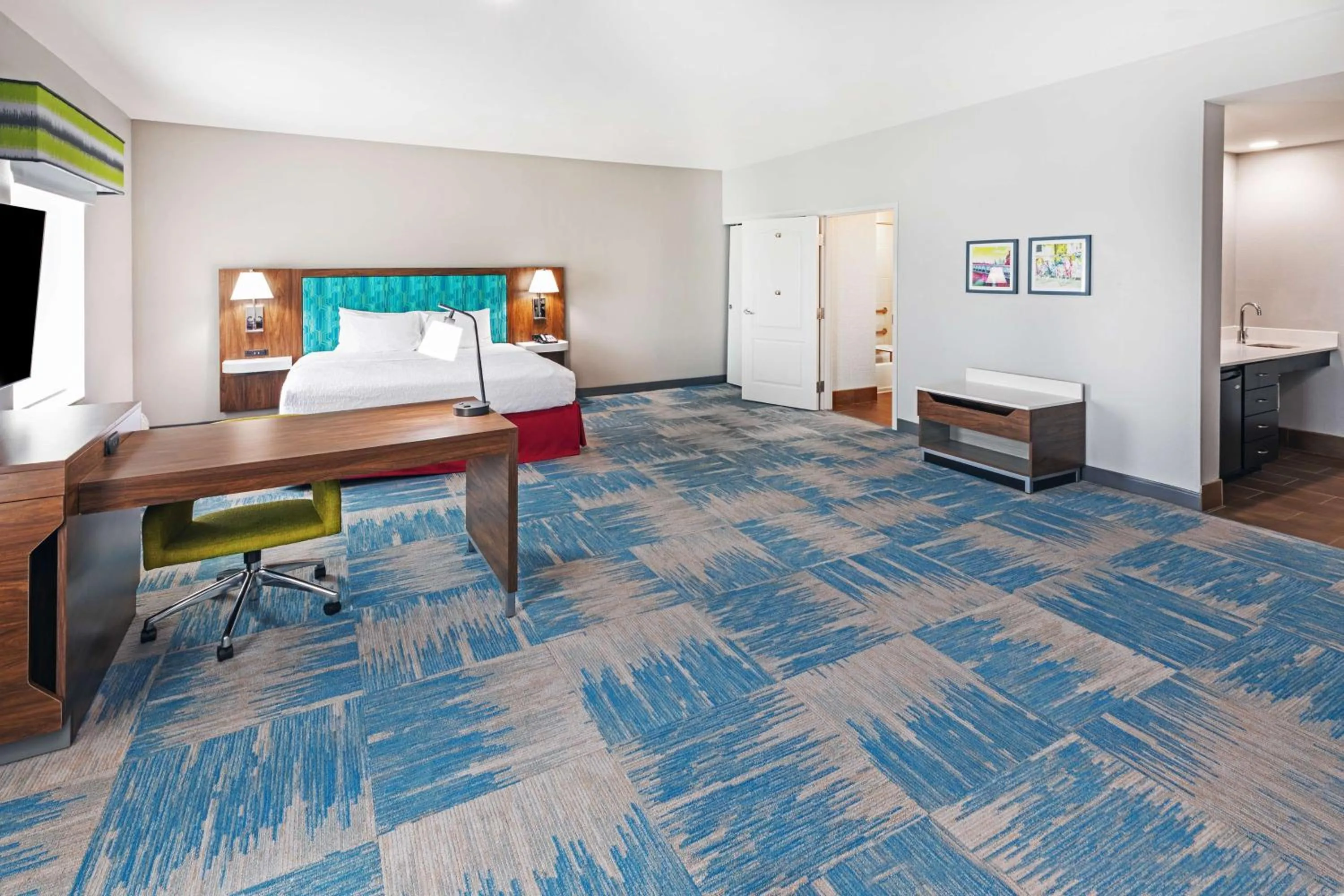 Bedroom, Bed in Hampton Inn and Suites Houston Heights I-10