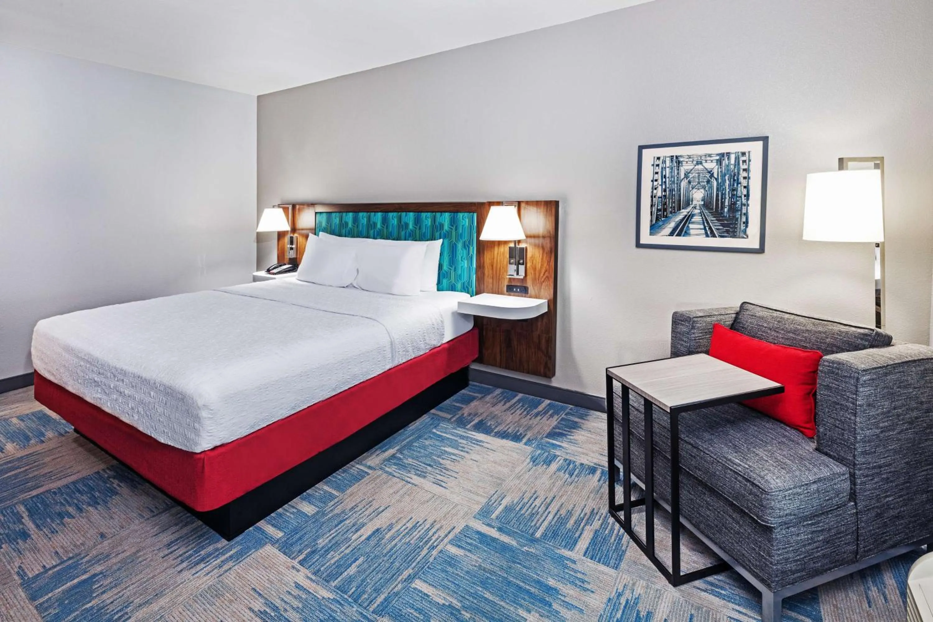 Bed in Hampton Inn and Suites Houston Heights I-10