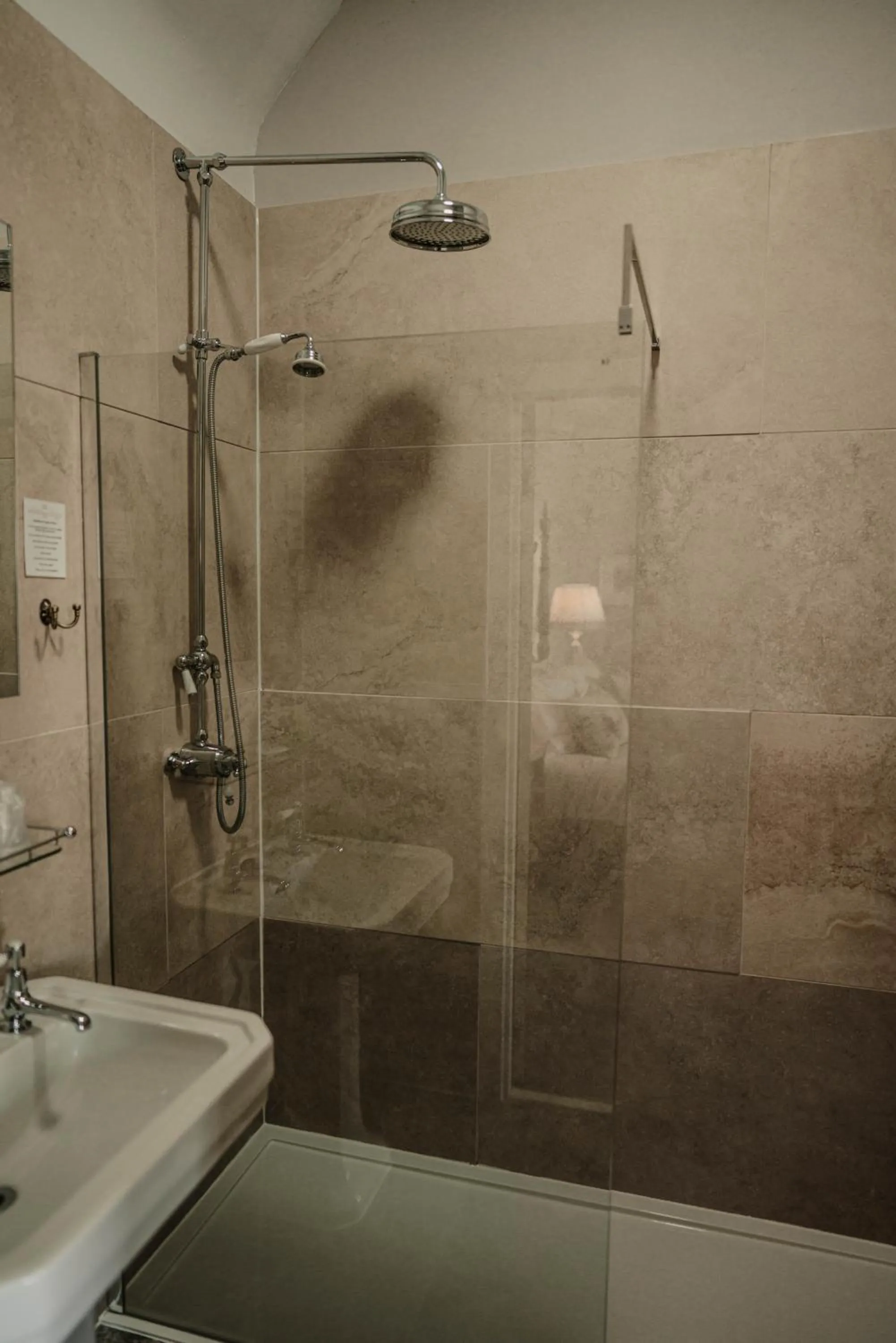 Shower in Shieldaig Lodge Hotel