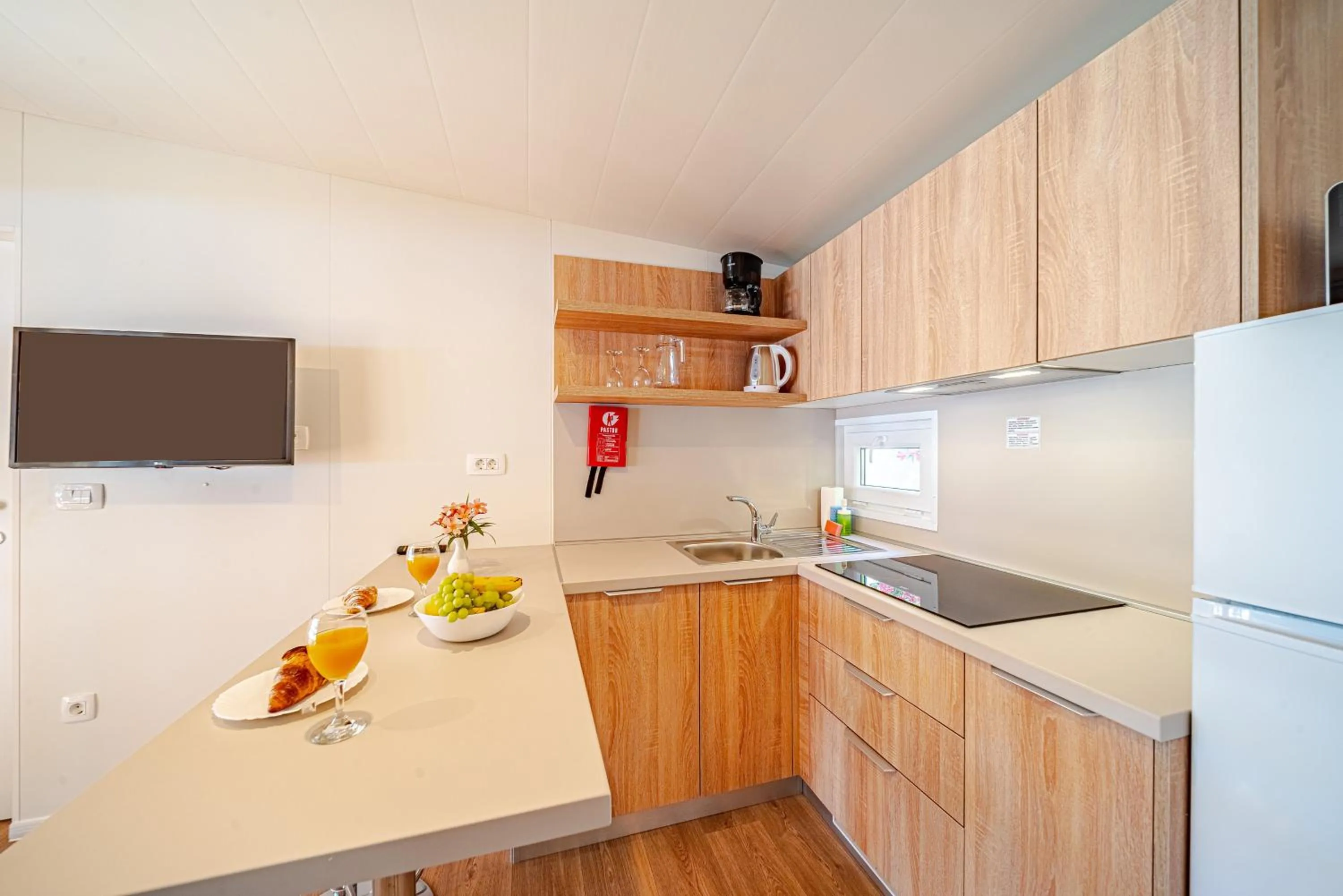 Kitchen or kitchenette in Mobile Homes Camp Perna - Adriatic Kampovi
