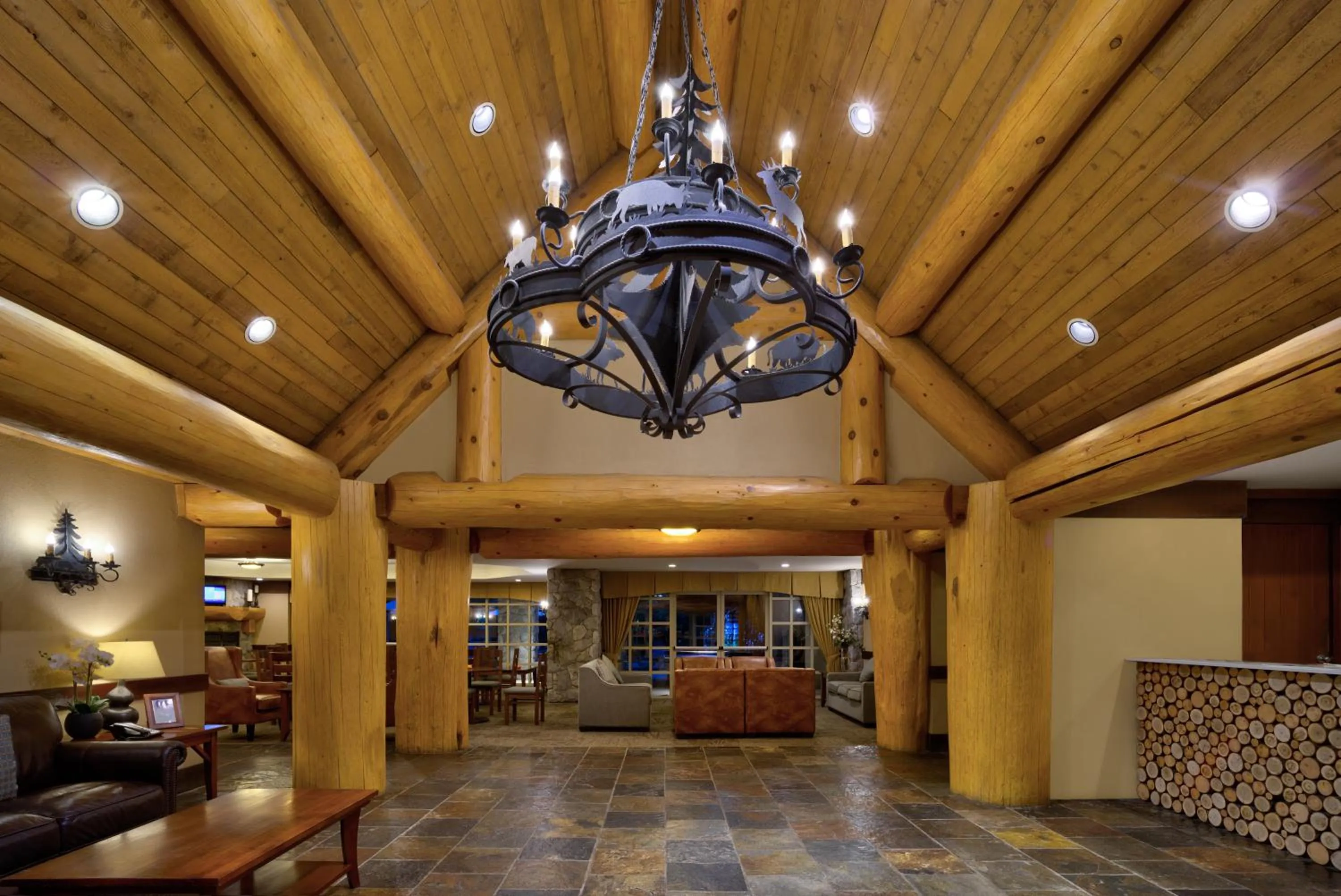 Lobby or reception in Blackcomb Springs Suites by CLIQUE