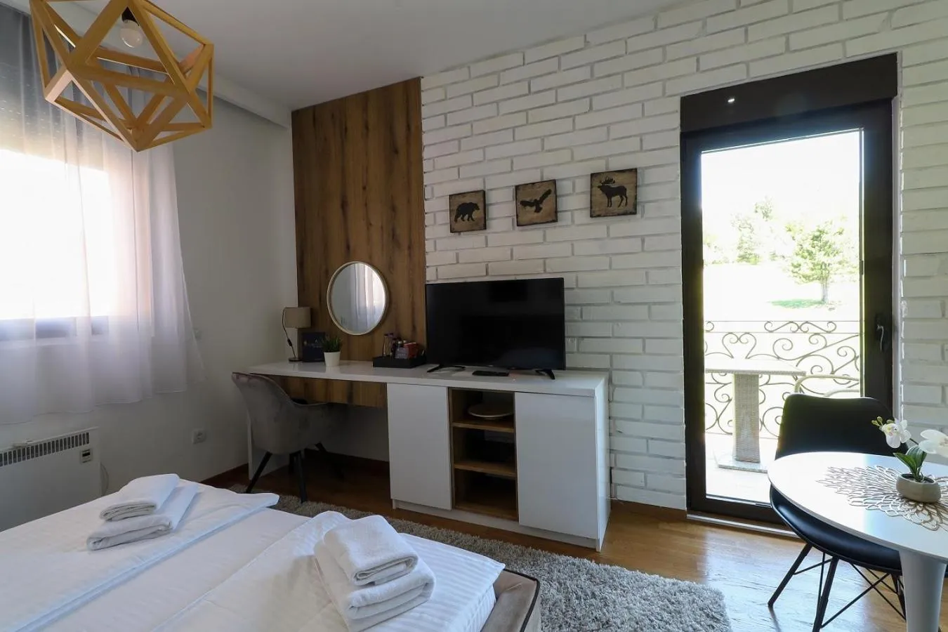 Seating area, Bed in All Seasons Residence