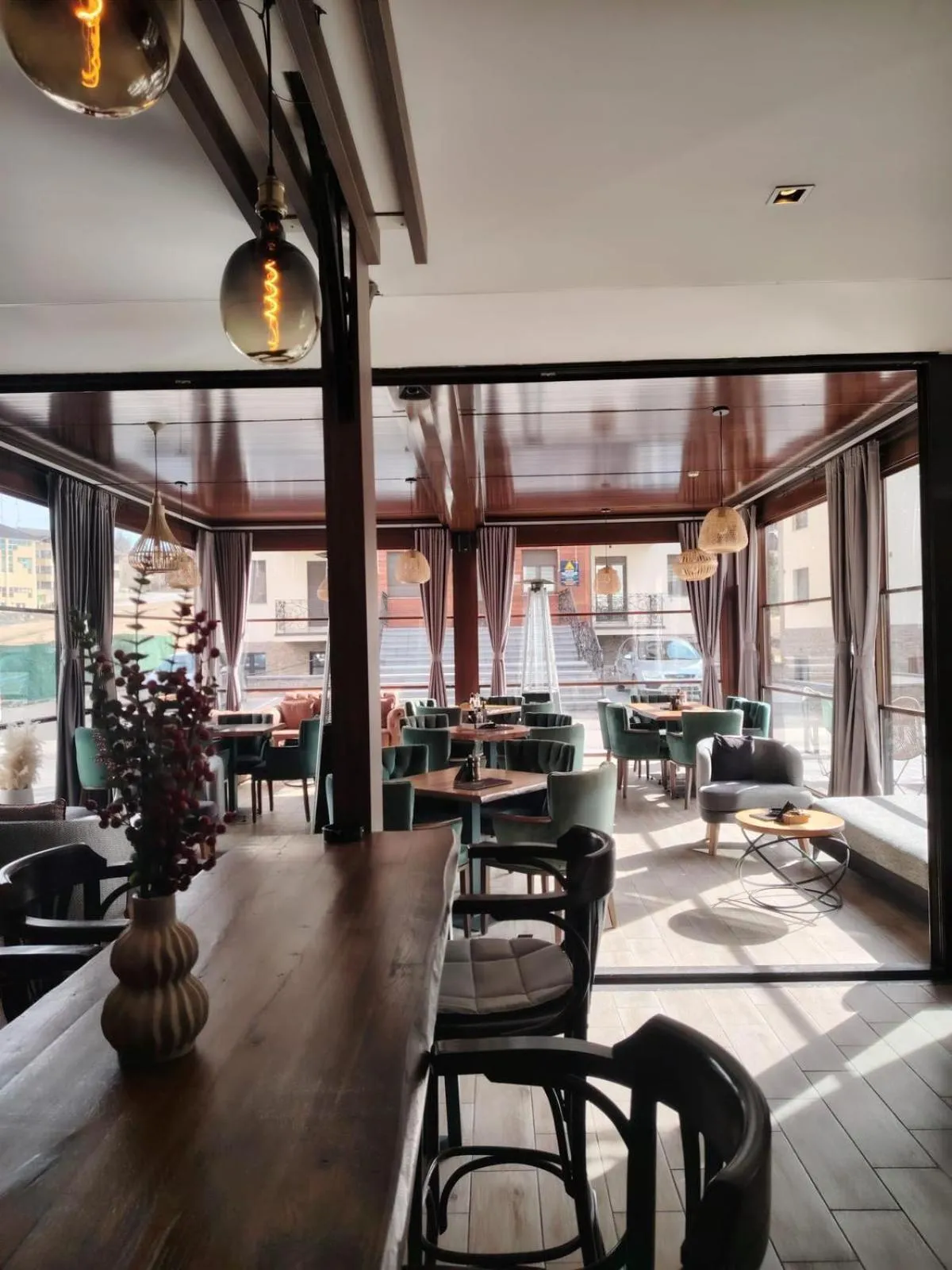 Restaurant/places to eat in All Seasons Residence