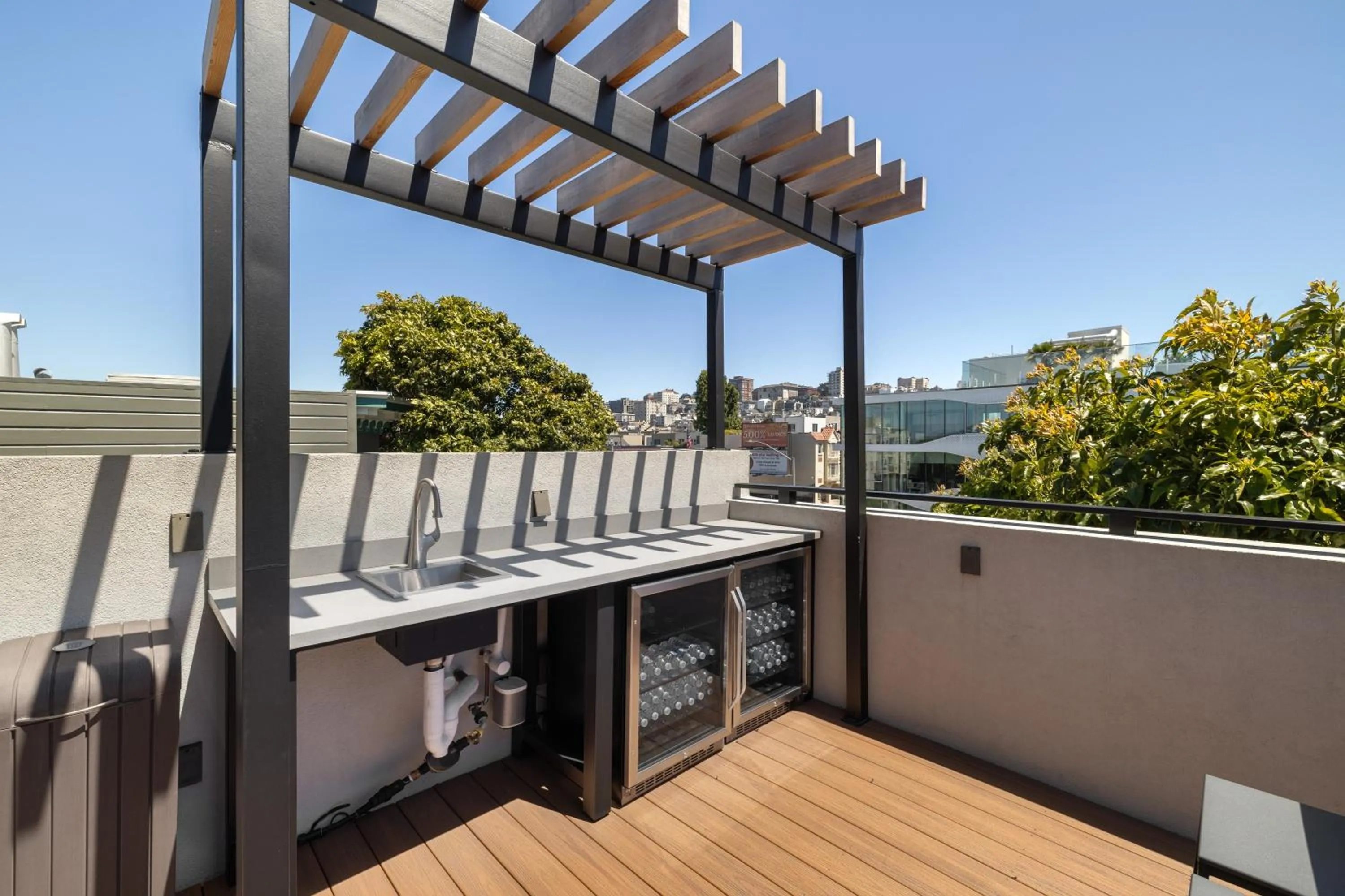 Balcony/Terrace in Infinity Hotel San Francisco, Tapestry Collection by Hilton