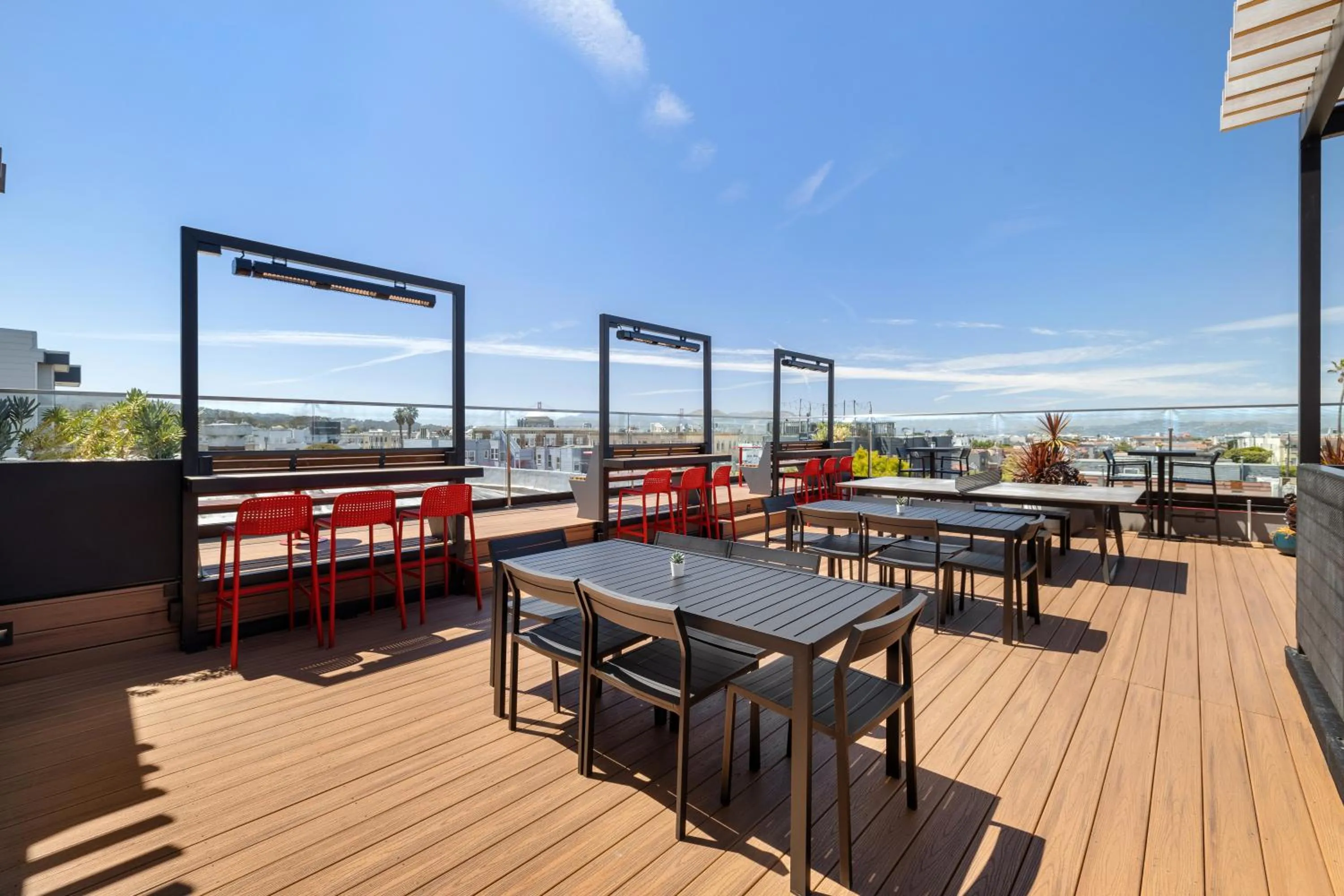 Balcony/Terrace in Infinity Hotel San Francisco, Tapestry Collection by Hilton