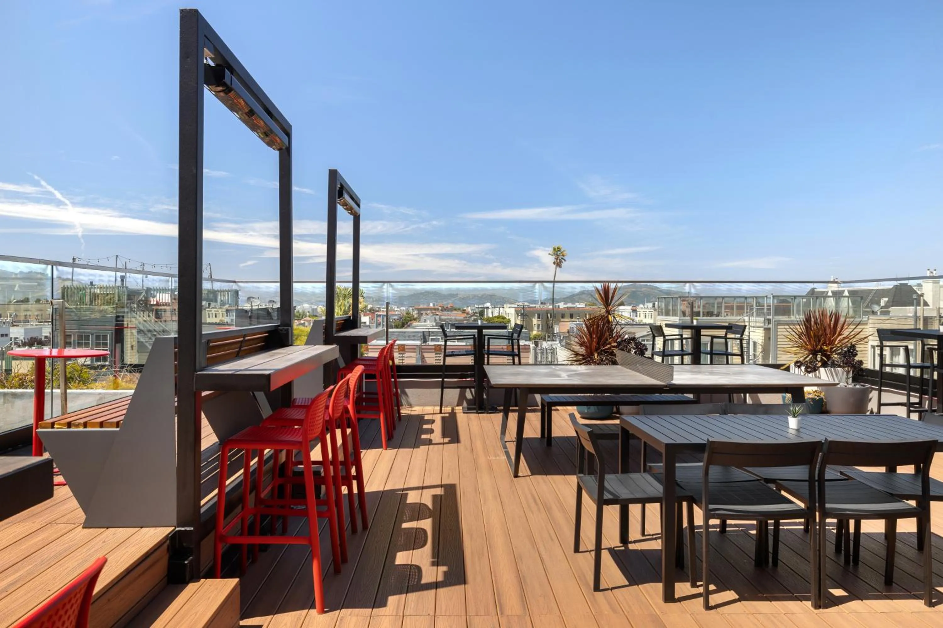Balcony/Terrace in Infinity Hotel San Francisco, Tapestry Collection by Hilton