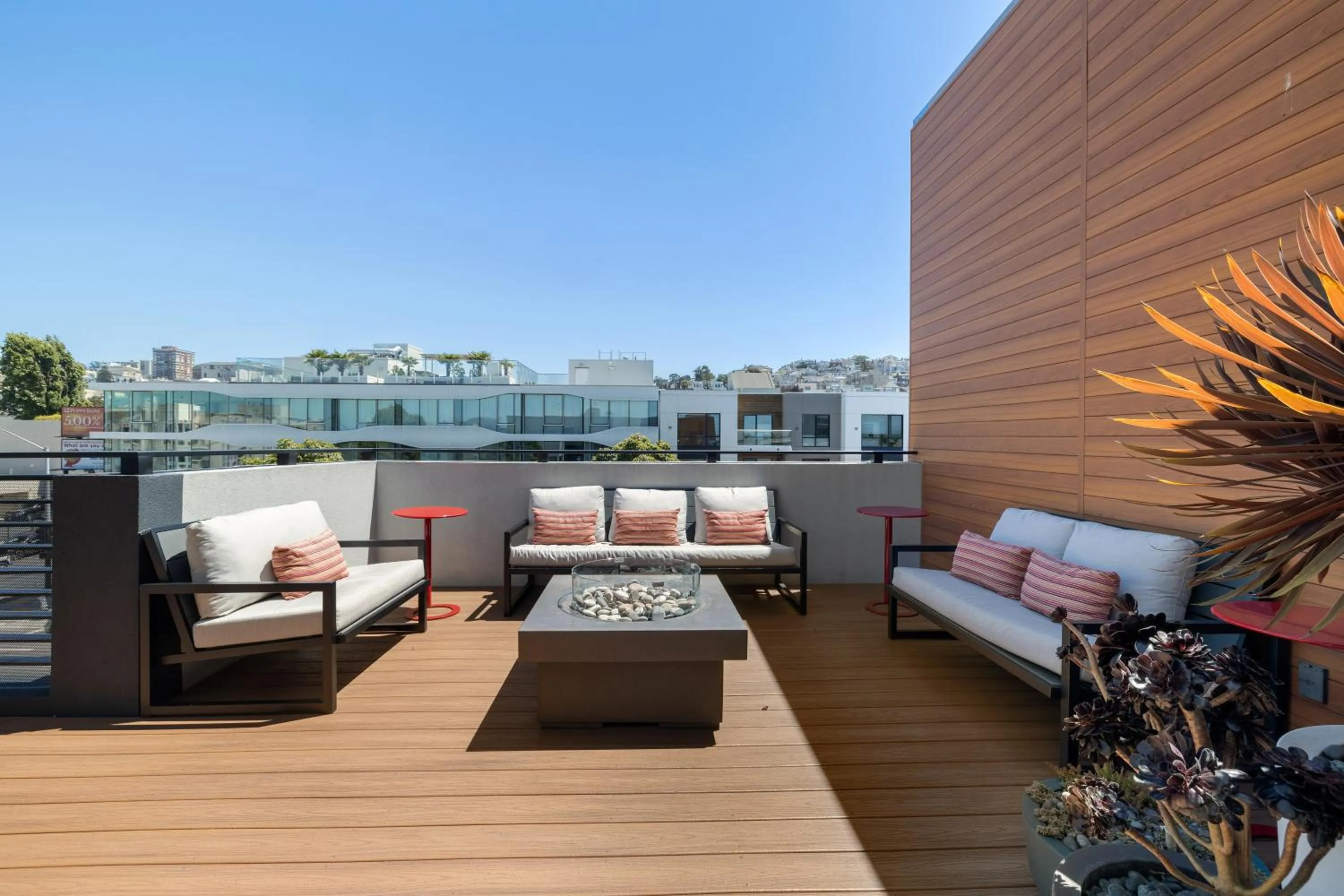 Balcony/Terrace in Infinity Hotel San Francisco, Tapestry Collection by Hilton