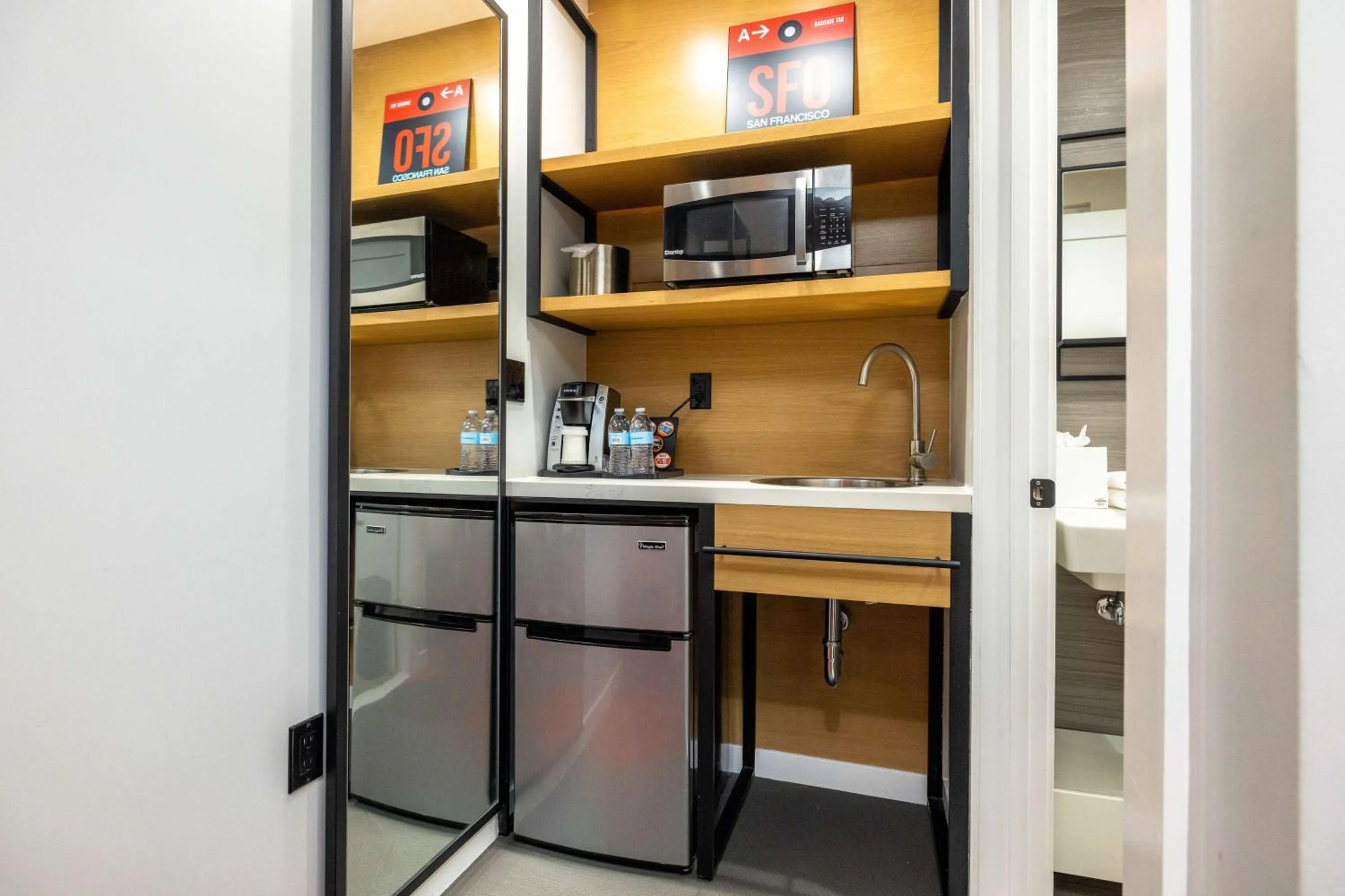 Photo of the whole room in Infinity Hotel San Francisco, Tapestry Collection by Hilton