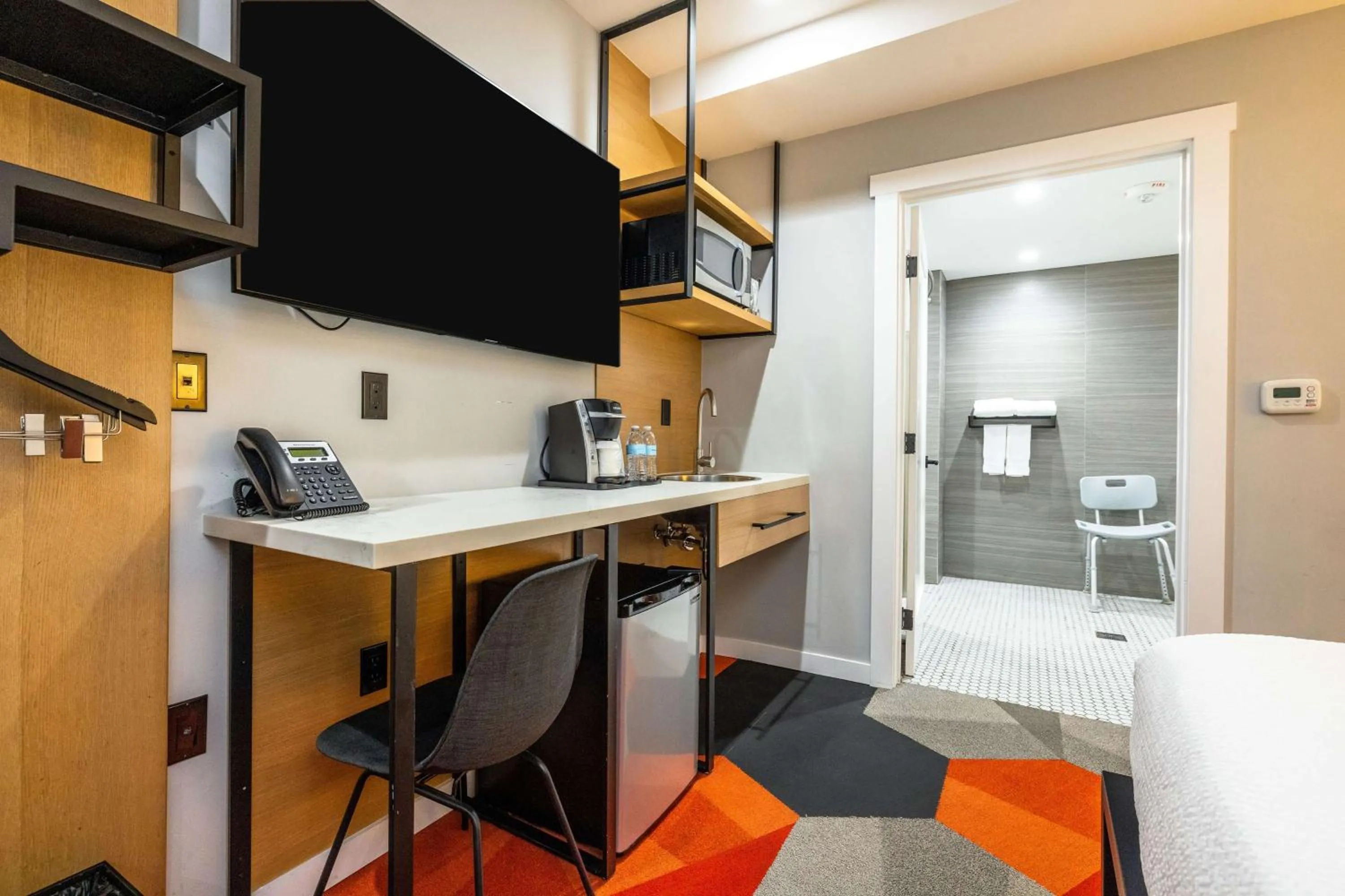 Bedroom in Infinity Hotel San Francisco, Tapestry Collection by Hilton