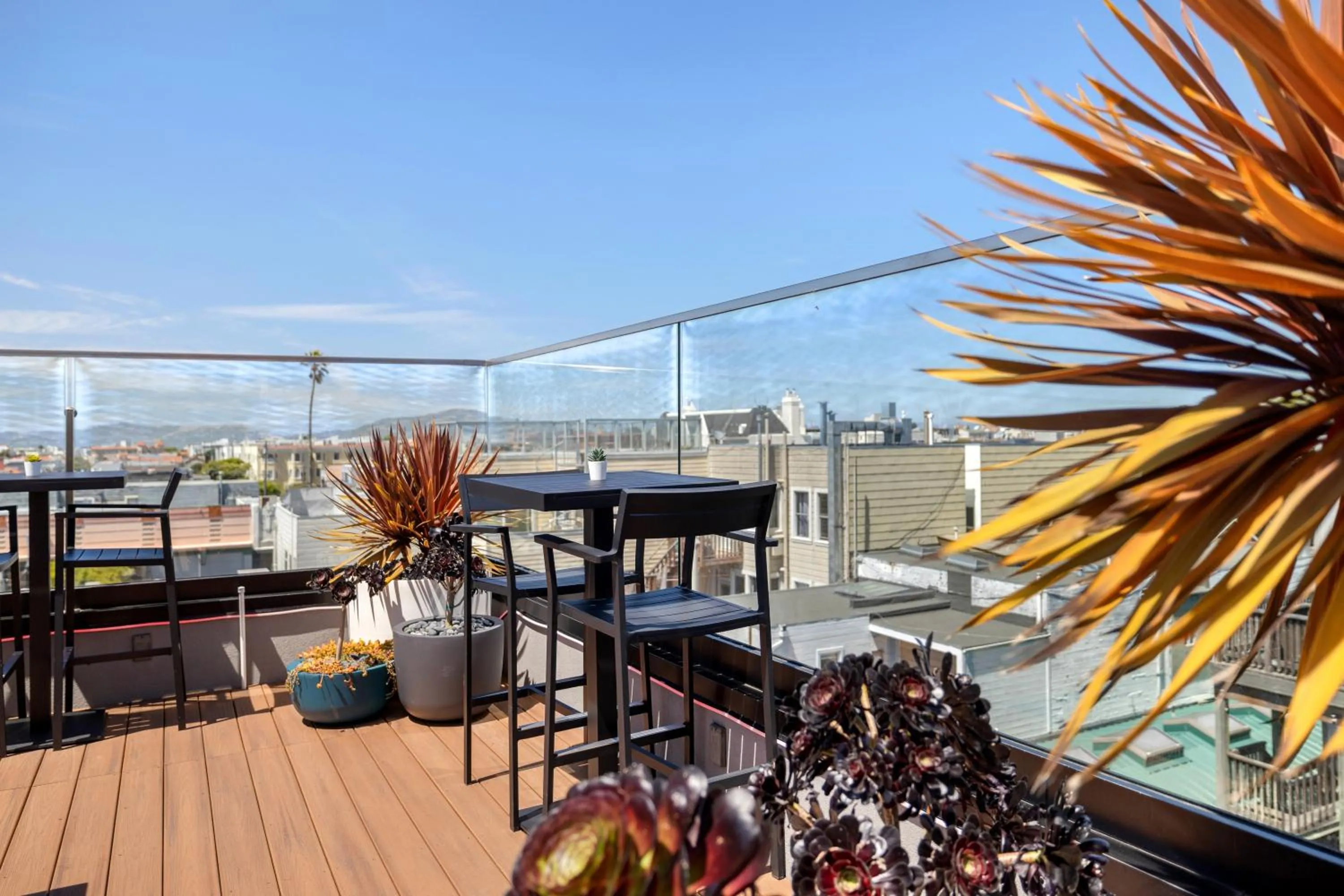 Balcony/Terrace in Infinity Hotel San Francisco, Tapestry Collection by Hilton