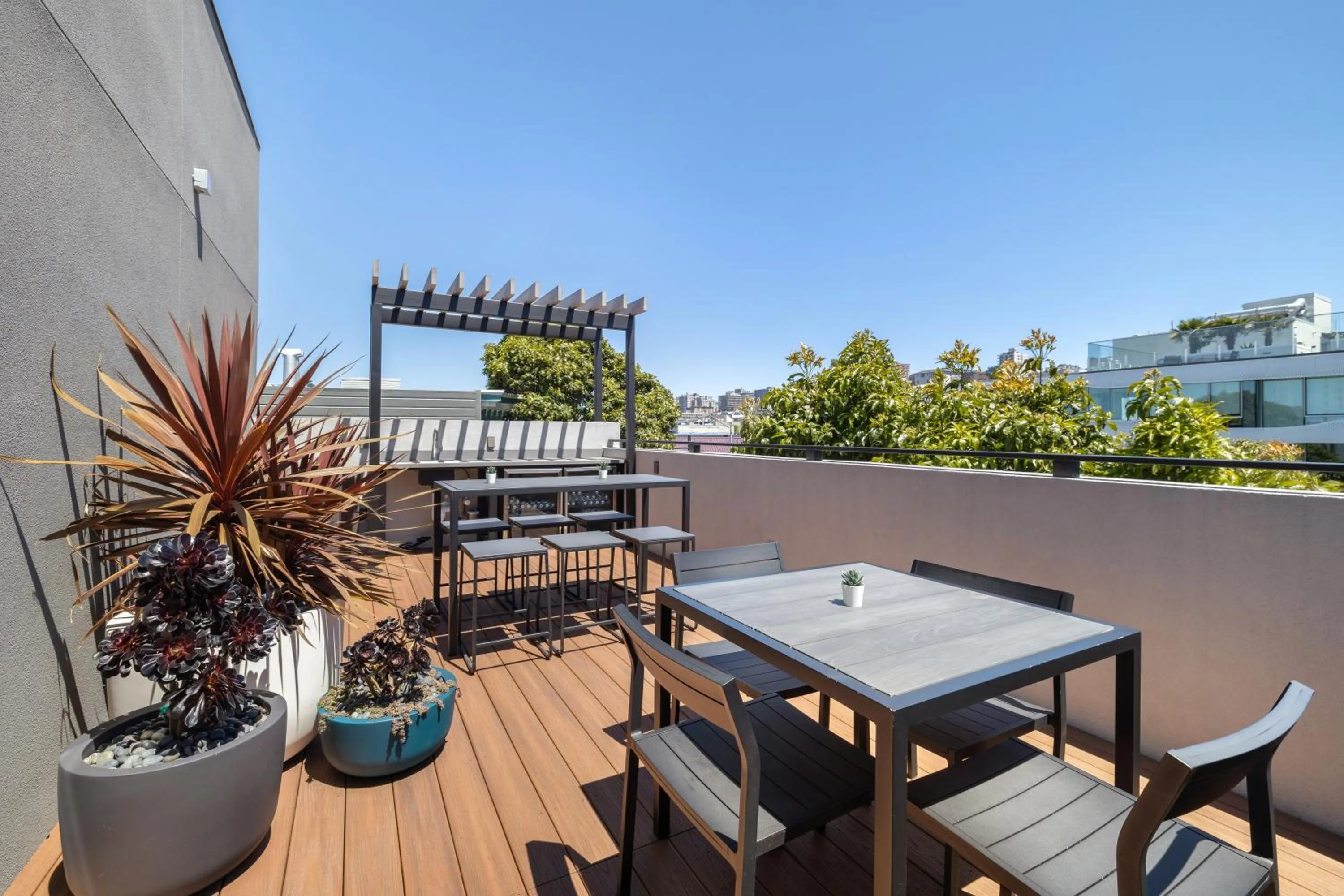Balcony/Terrace in Infinity Hotel San Francisco, Tapestry Collection by Hilton