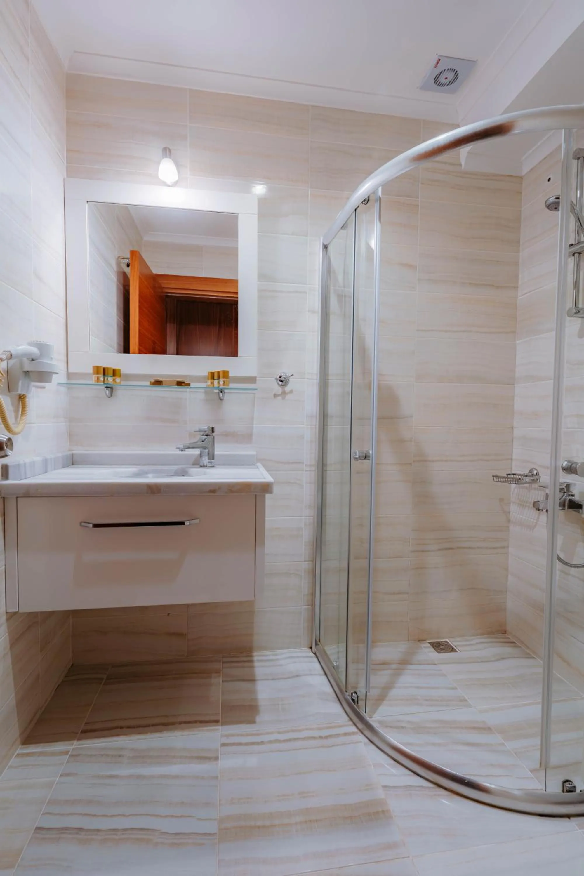 Shower in Kilpa Hotel