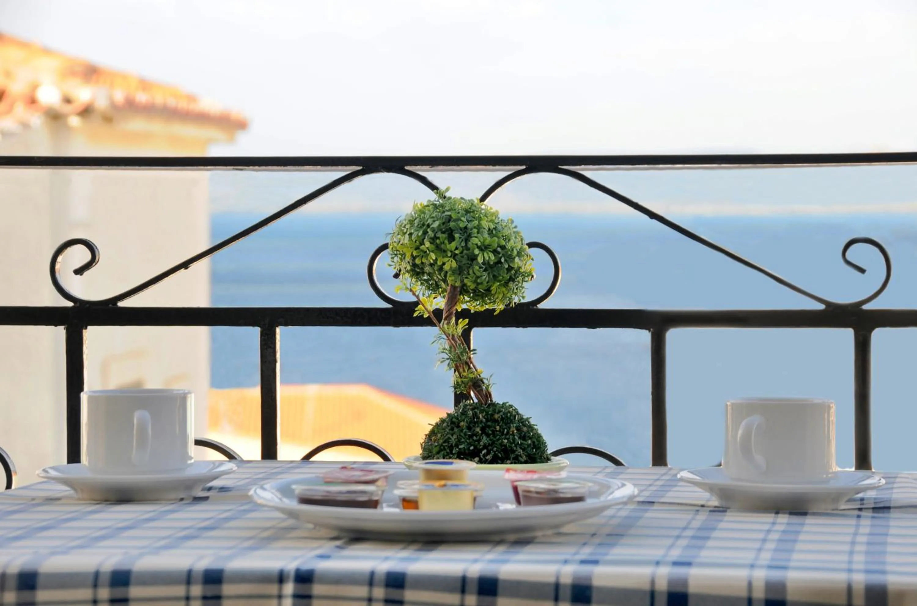 Bird's eye view in To Kastro