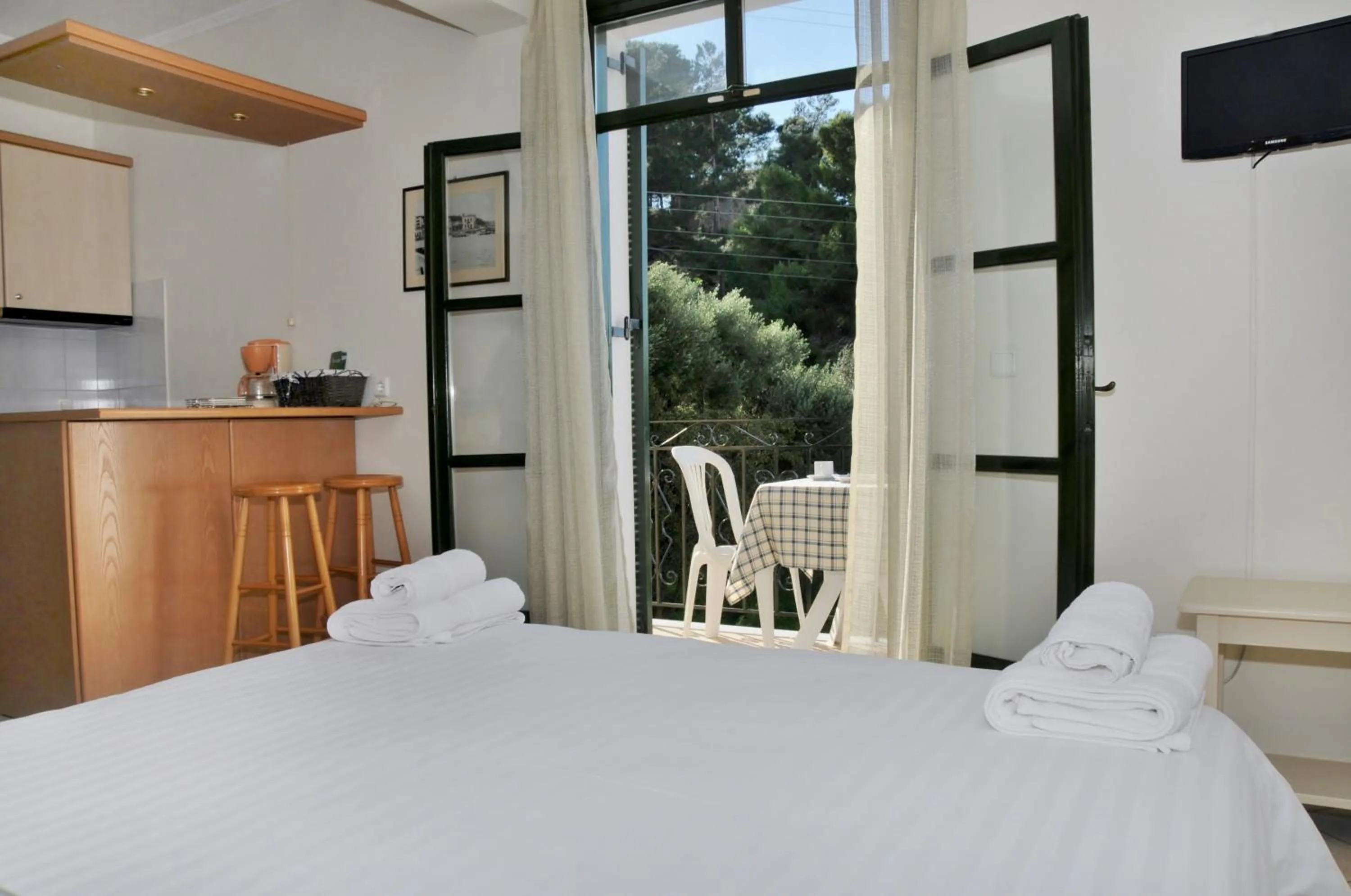 Bedroom, Bed in To Kastro