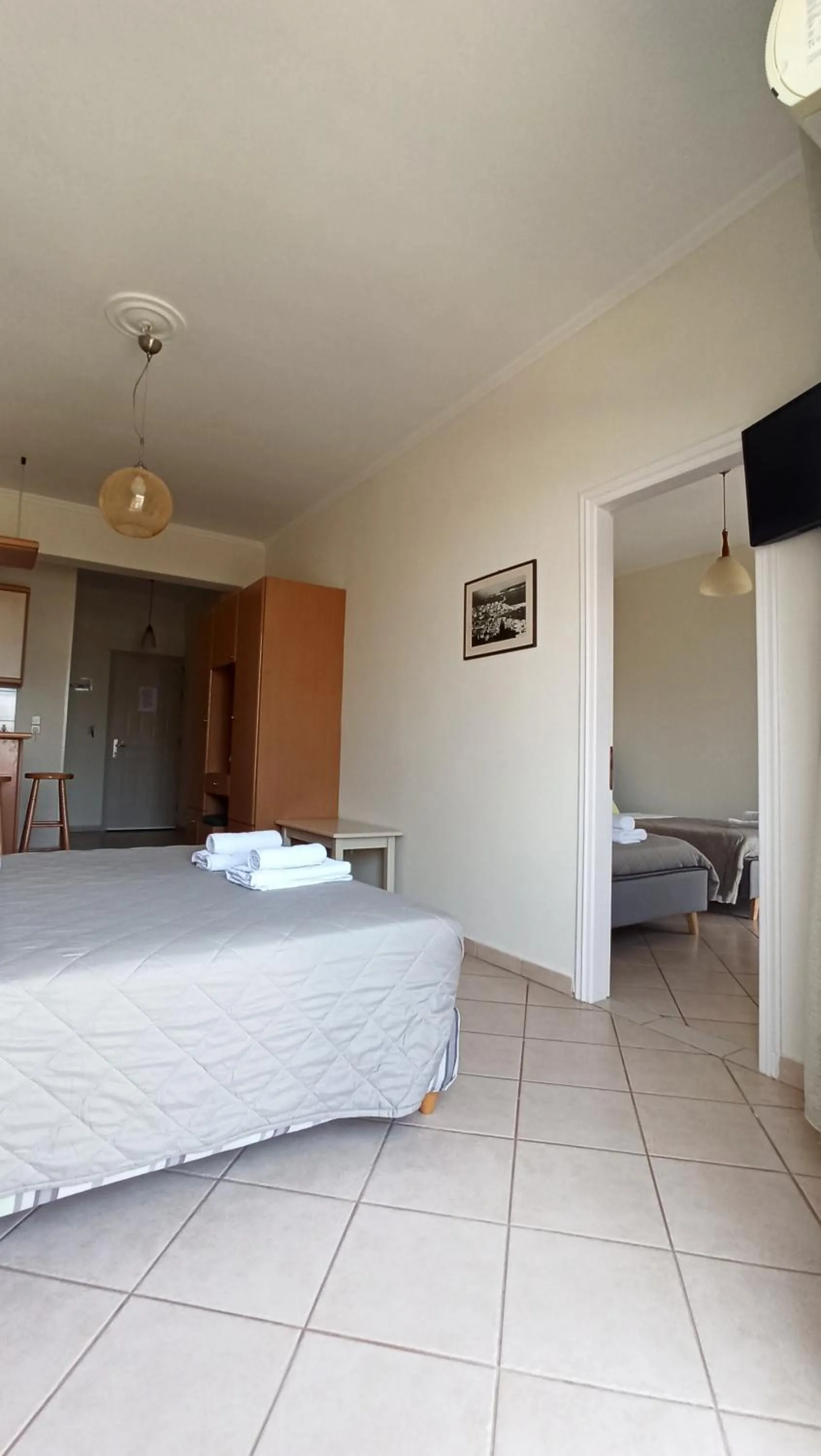 Photo of the whole room, Bed in To Kastro