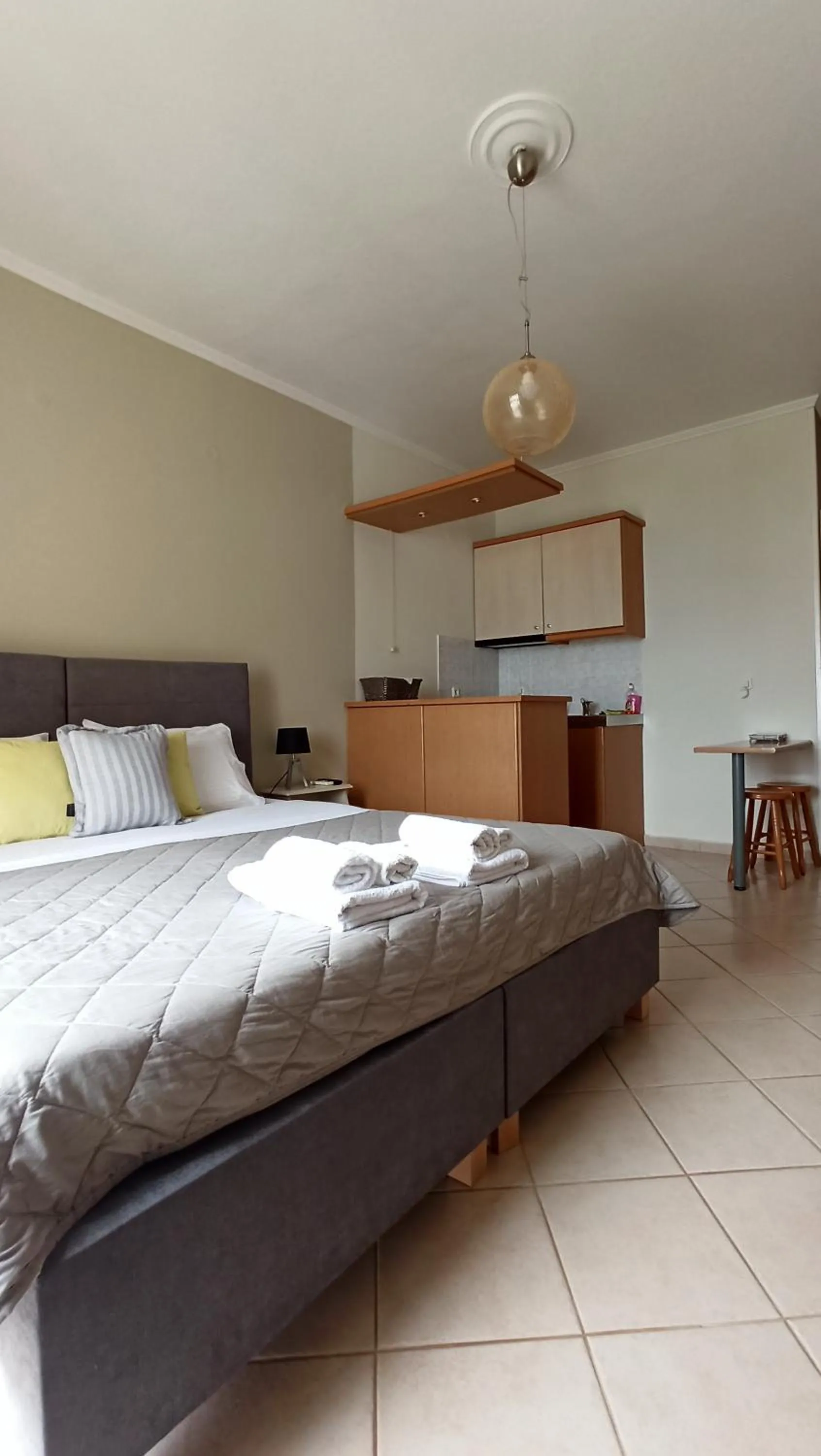 Photo of the whole room, Bed in To Kastro