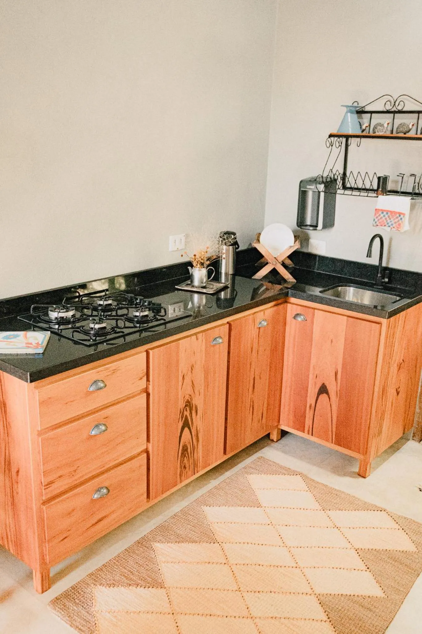 Kitchen or kitchenette in Casa no Sul de Ilhabela
