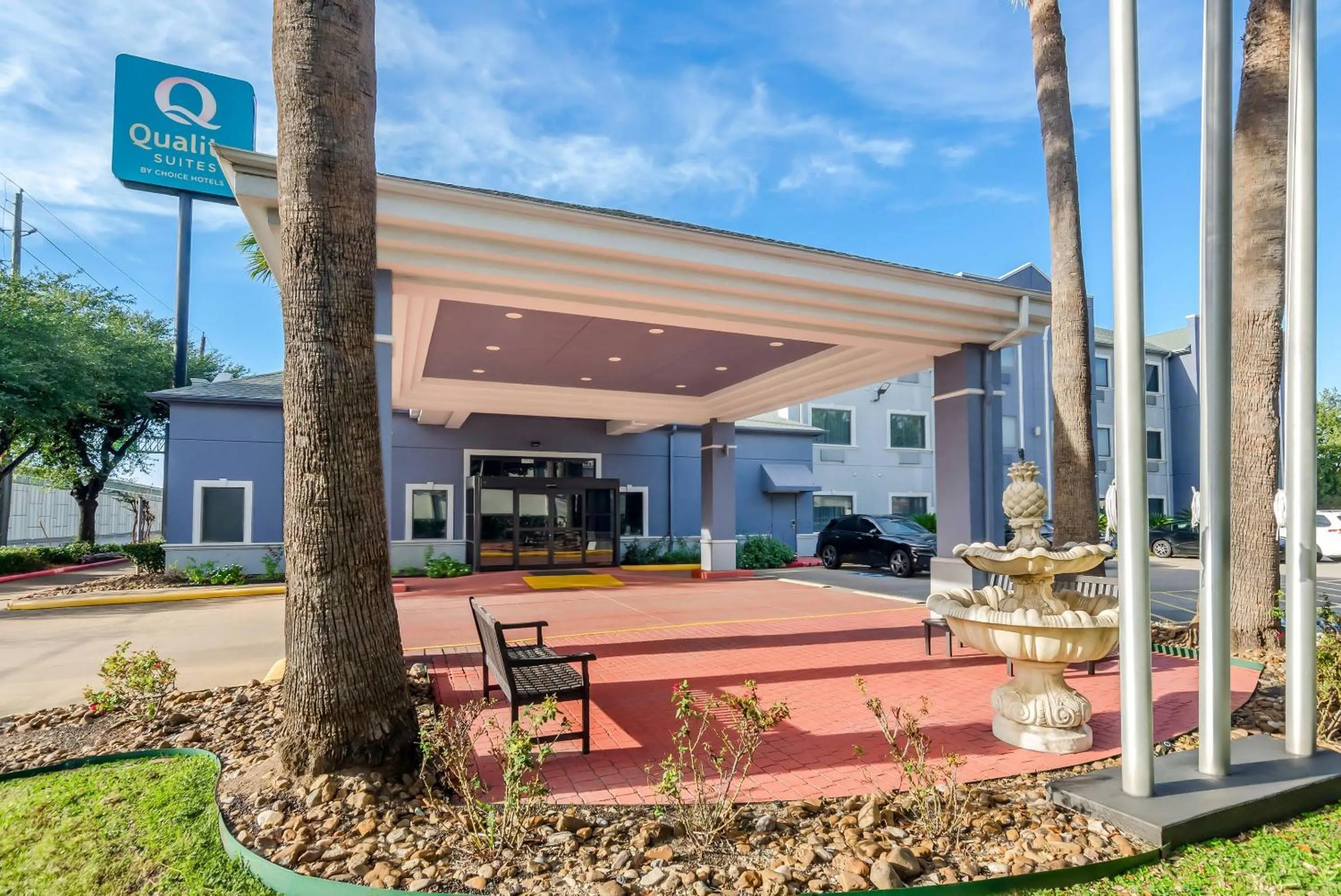 Property building in Quality Suites Houston NW Cy-Fair