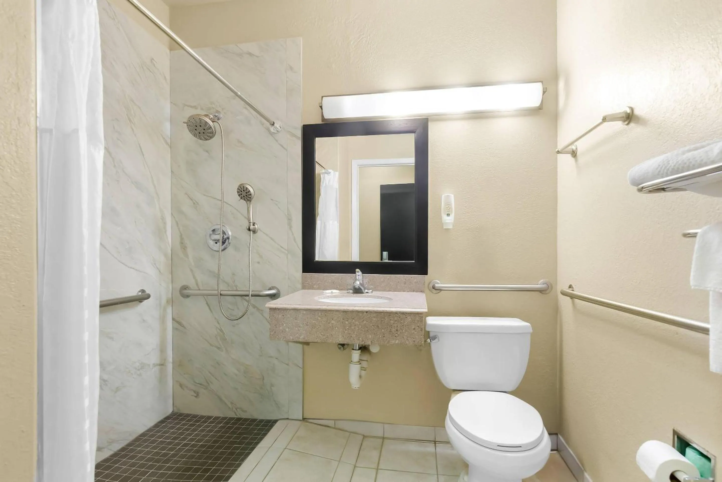 Bedroom in Quality Suites Houston NW Cy-Fair