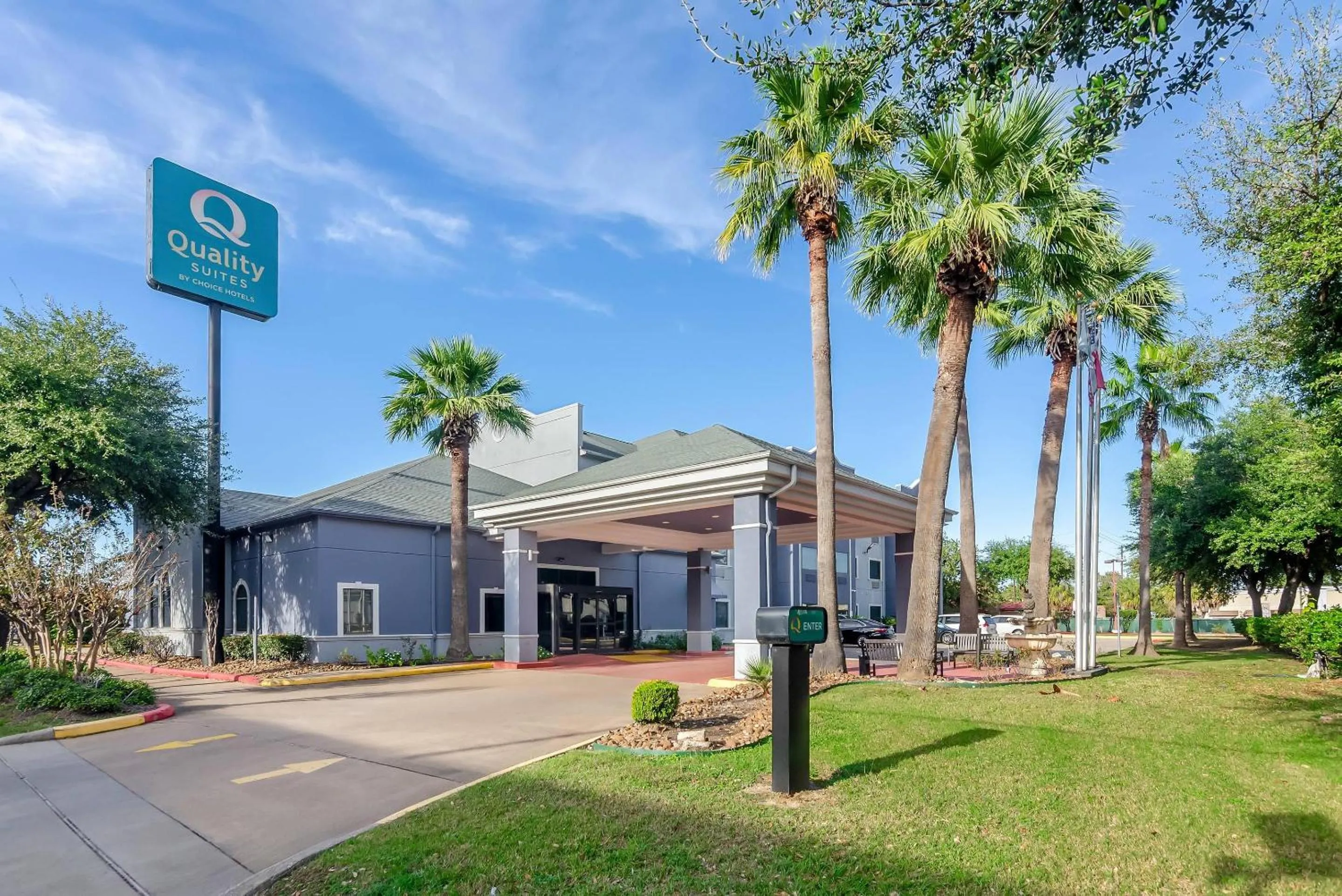 Property building in Quality Suites Houston NW Cy-Fair