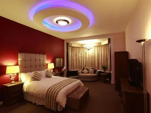 Bedroom, Bed in The Pearl Hotel