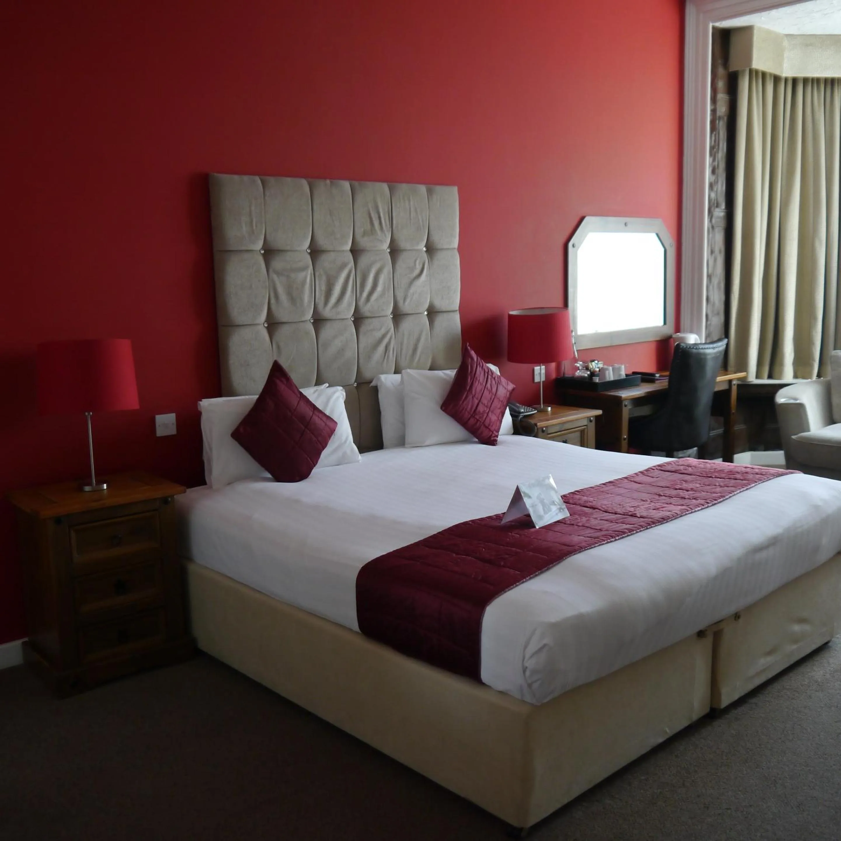 Bedroom, Bed in The Pearl Hotel