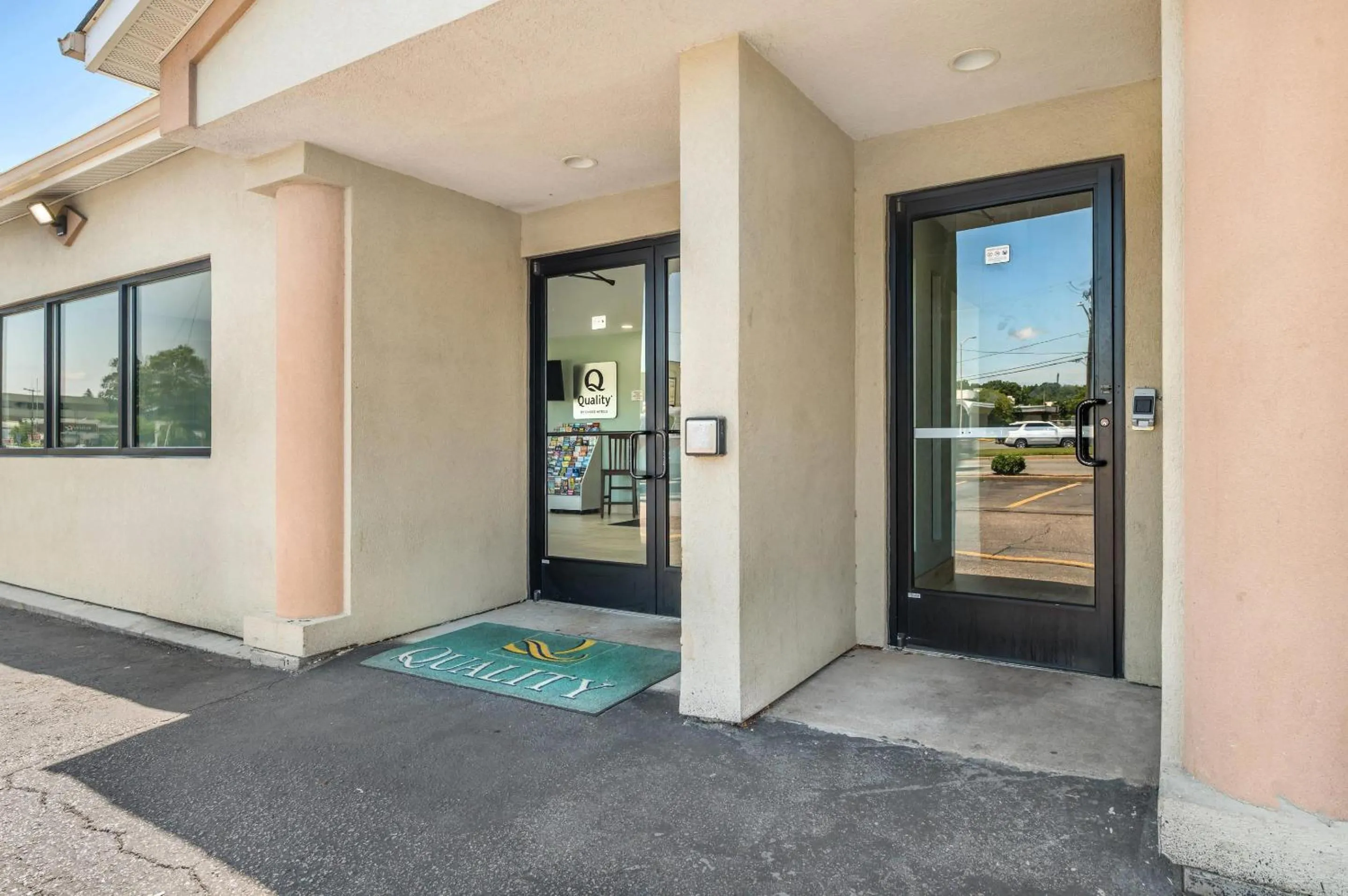 Property building in Quality Inn Chesapeake - Greenbrier