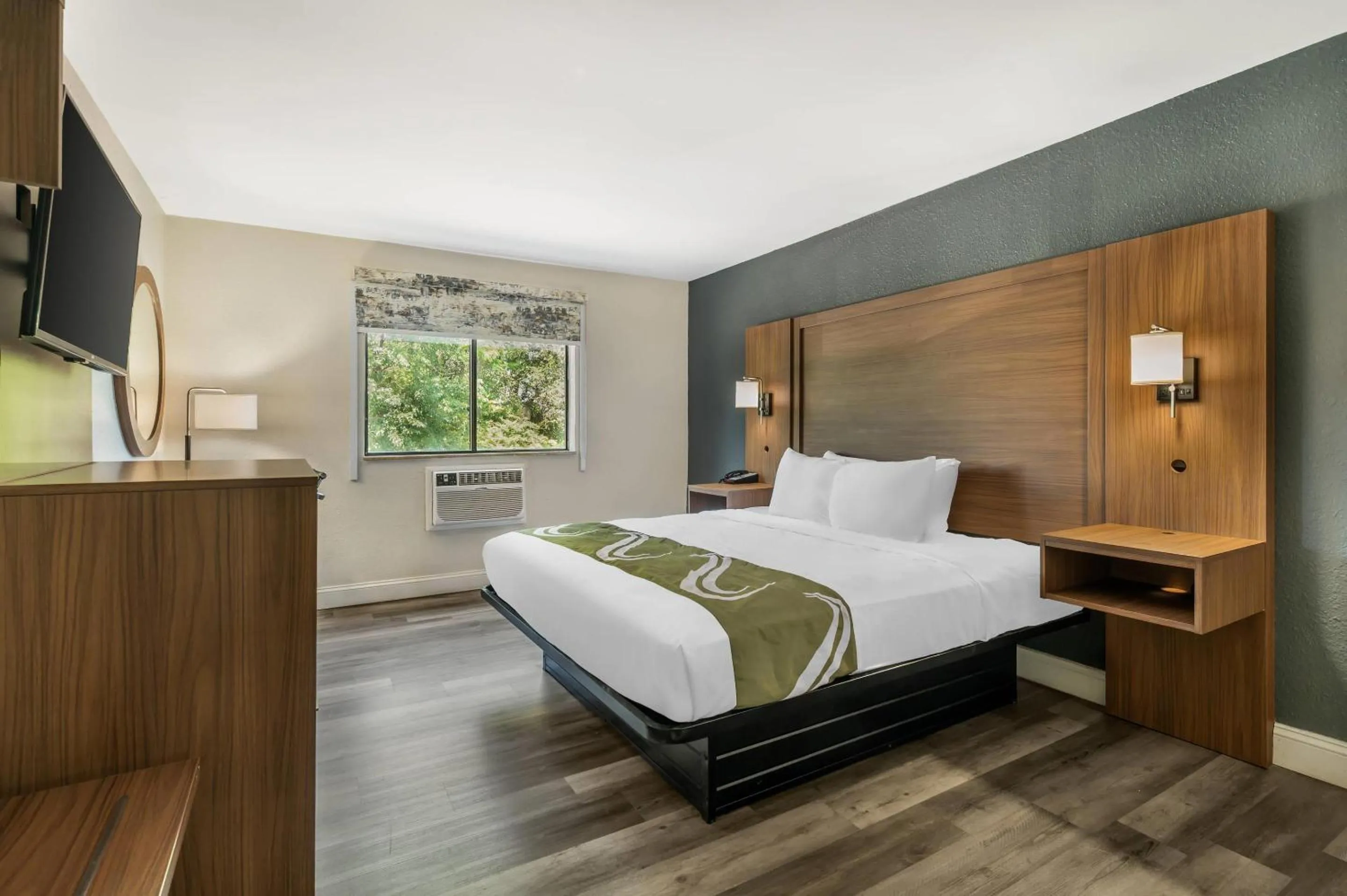 Bedroom, Bed in Quality Inn Chesapeake - Greenbrier