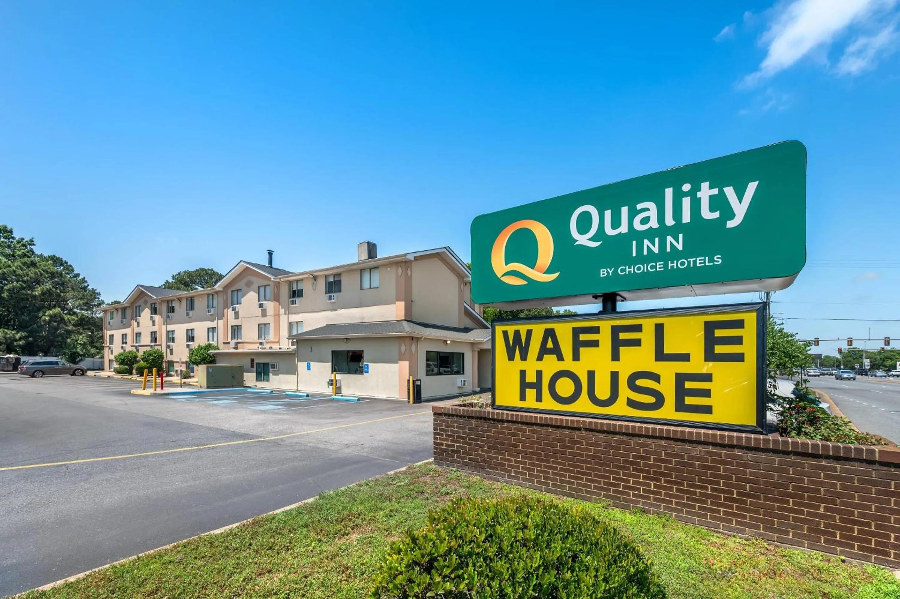 Property building in Quality Inn Chesapeake - Greenbrier