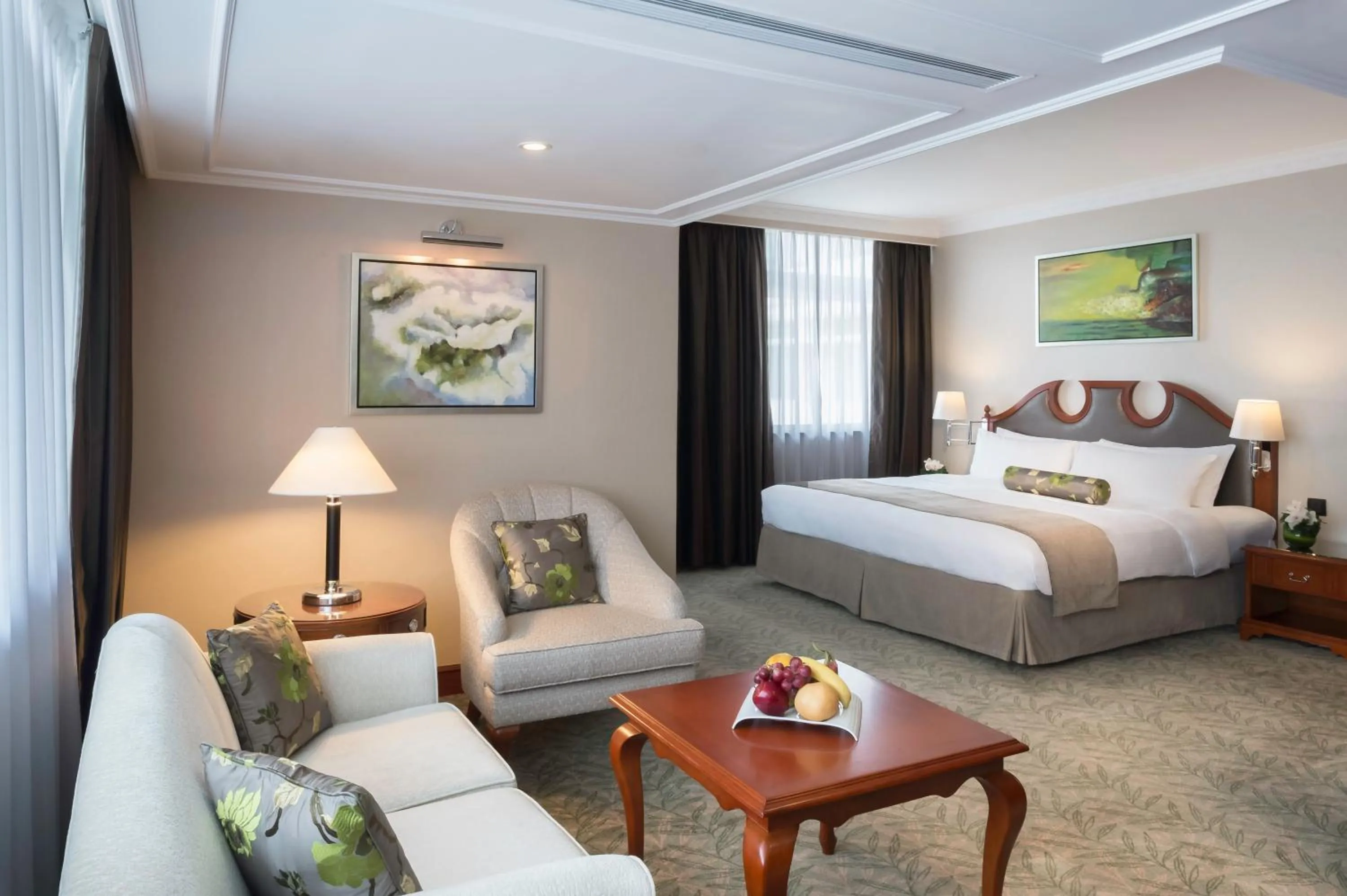 Bedroom, Bed in Marco Polo Hongkong Hotel